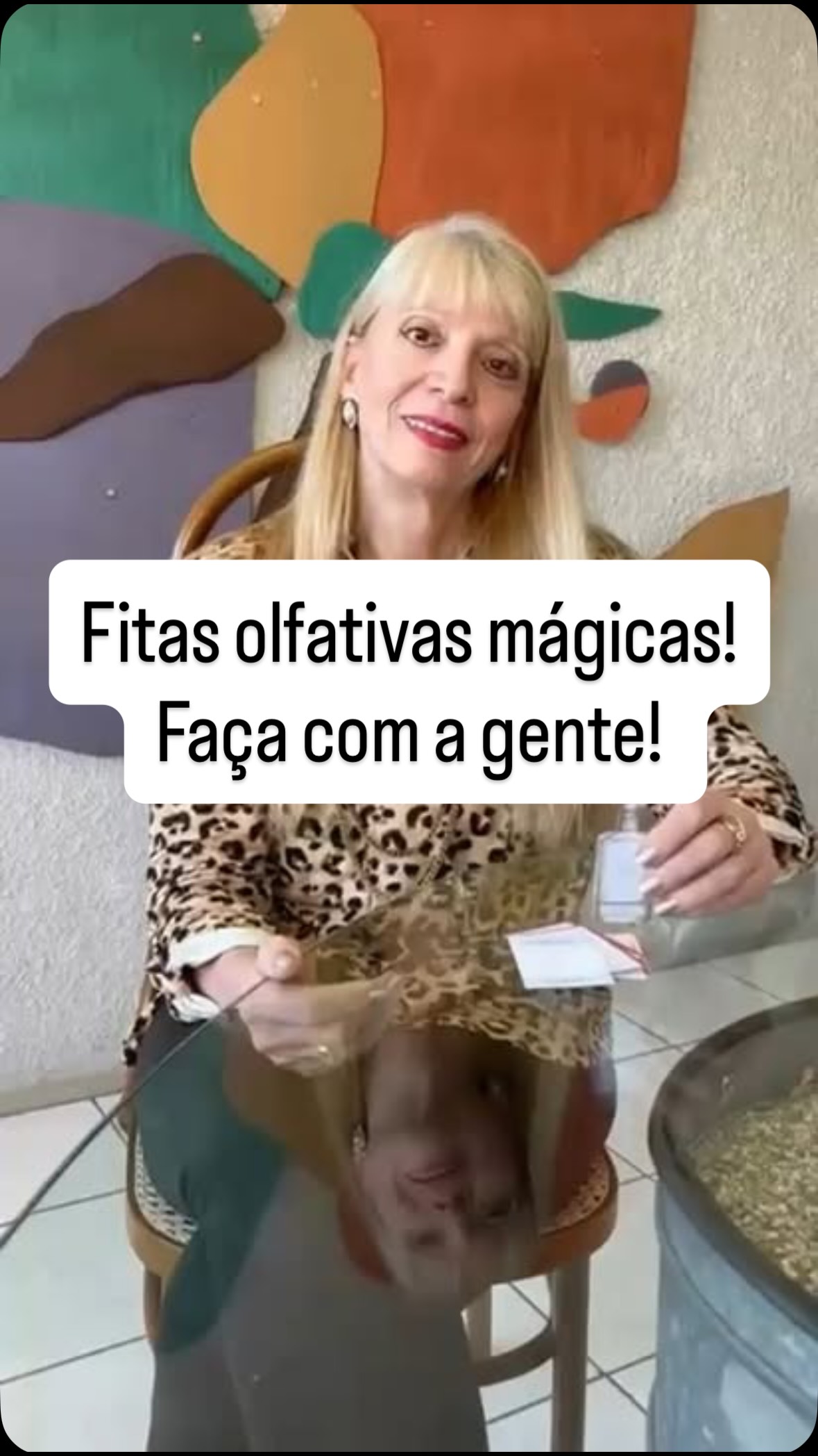 Apresente seus perfumes de forma impactante com a Fita Olfativa Mágica da Croma!
Ao borrifar o perfume, a imagem aparece como um encanto — trazendo inovação, encantamento e uma experiência de compra única para seus clientes.