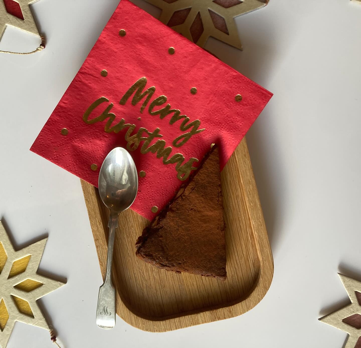 I’m in a festive mood, so I’ve decided to have a little Christmas giveaway!
I’m giving away a spot on the next round of my group program, Restore-Balance-Thrive, which will be starting in early February.
To enter the giveaway, just comment below with your favourite food emoji 🍓
Winner will be drawn 26 December.