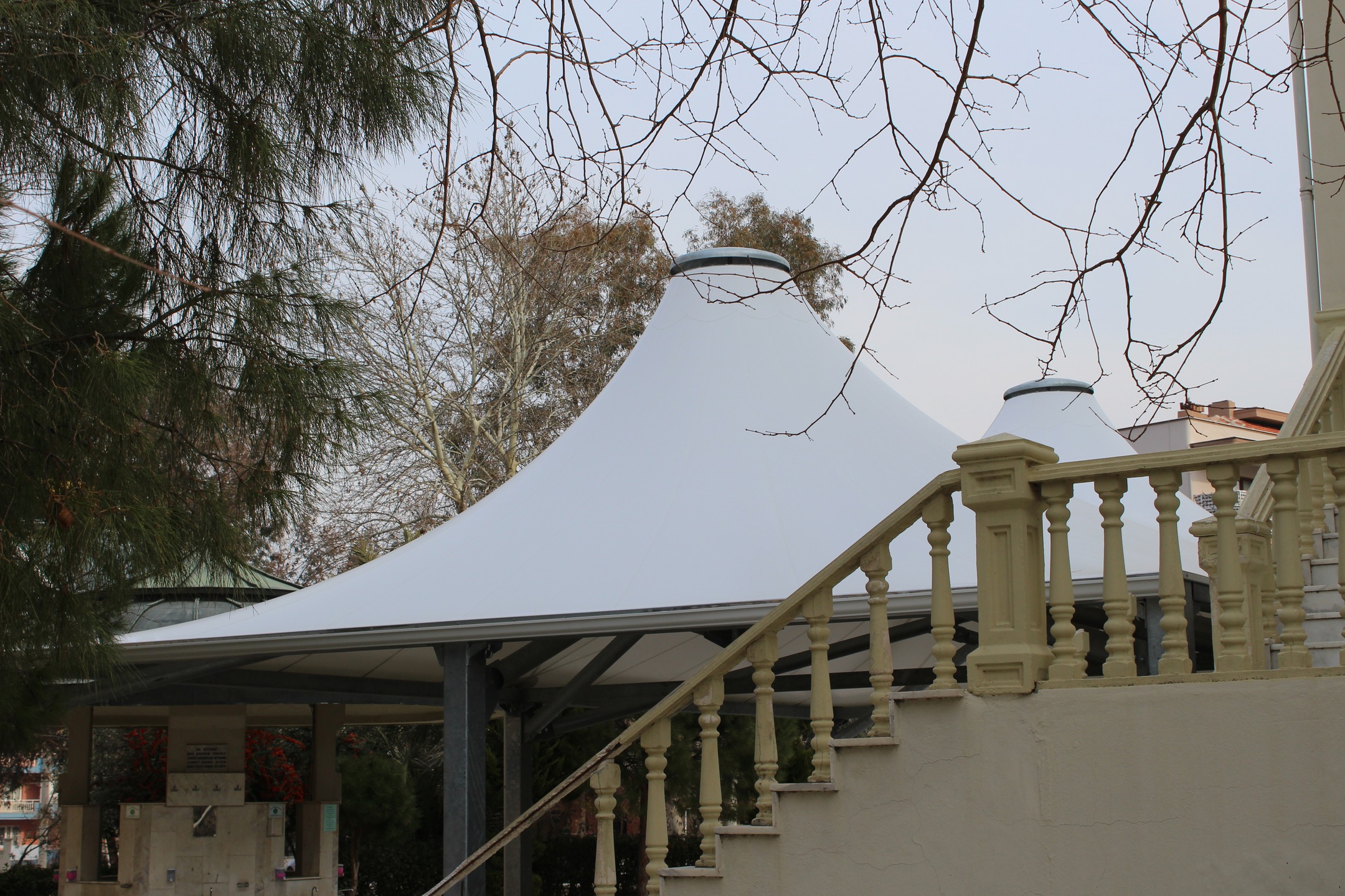 TİRE MEHMET AKİF CAMİİ AVLU ÖRTÜ; İZMİR_TÜRKİYE
TIRE MEHMET AKIF MOSQUE COURTYARD CANOPY; IZMIR_TURKIYE
( Gölgemizdesin 🥰 - Under our Shade 🥰 ) #autopark #shading #asmagermemembran #tensilefabric #tekstilmimarisi #textilearchitecture #mimaritekstil #hibritsistemçözümü #hybridsystemsolution #tasarımvemühendislik #designandengineering #imalatveuygulama #manufacturingandapplication #hightechtensilefabric #meshcephe #meshfacade #carpark #hotel #tensile #fabric #canopy #HTTF #sporyapıları #sportfacilities
