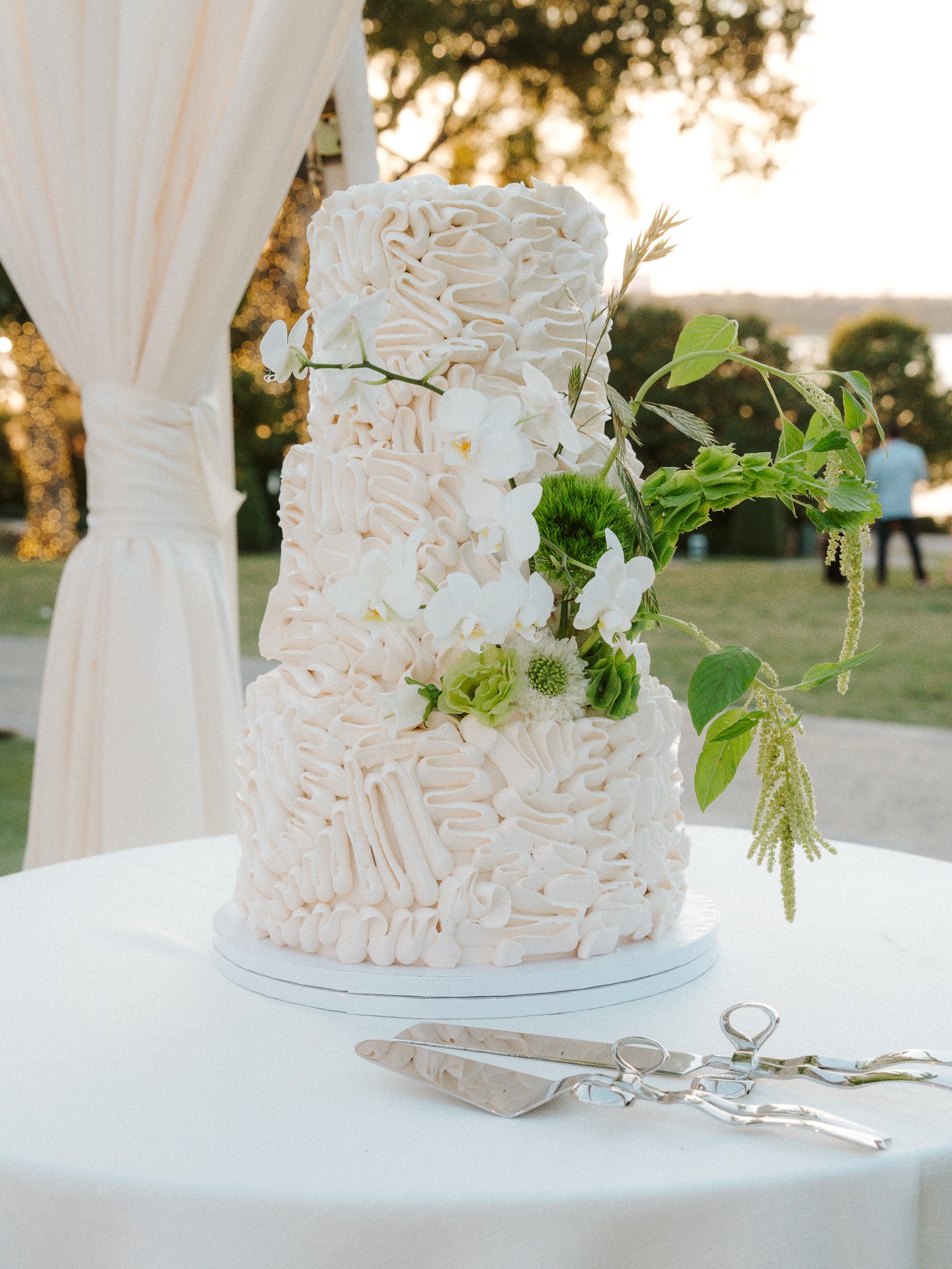 SCREAMING because these are the most beautiful photos of the most beautiful day for the most beautiful couple! 🥹
The Hnateks were such a pleasure to work with and they definitely knew how to create a stellar celebration for their union! A shoutout to @lovemadeweddings for planning this stellar occasion and @katesummersphoto for capturing it so beautifully.
I will forever be thinking of this quad of cakes 🥲
THE AMAZING VENDOR TEAM:
Planning & Design: @lovemadeweddings
Venue: @dallasarboretumweddings
Photographer: @katesummersphoto
Videographer: @lexichasemedia
Rentals: @brighteventrentals
Specialty Rentals: @lootrentals
Catering & Bartending: @culinaryart1
Cake: @kaylibakescakes
Florist: @fleurettedesignco
Stationery & Day of Signage: @sugaredfigpaperie
DJ: @leforcedj
Band: @jordankahnorchestra
HAMU: @roeandcompany_
Content Creator: @aislearchives
Tent/Draping: @bigdpartyrentals