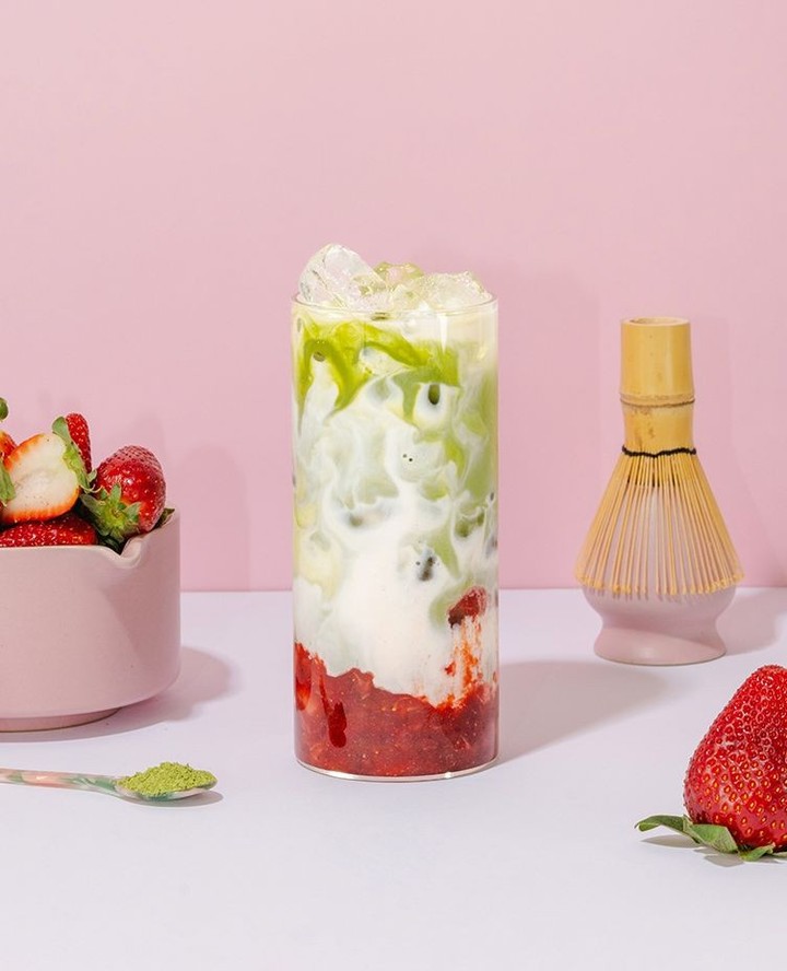 Now here! Iced Strawberry Matcha.
Rich in antioxidants and tastes like Summer🍓