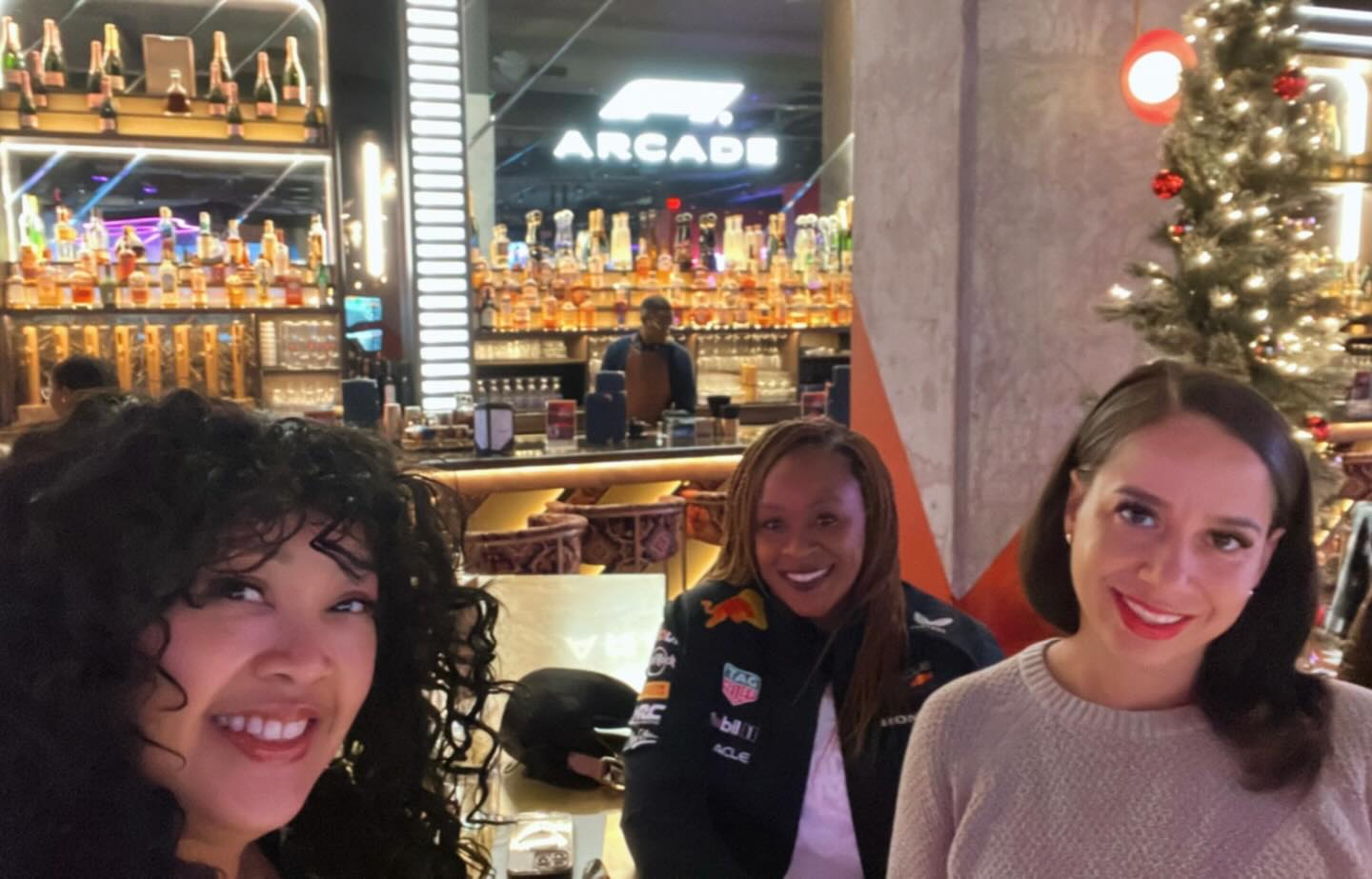 Issa partyyyyyyy!!! š„³š An F1 birthday celebration for @tlsimmoroni, one of the realest, funniest, most thoughtful people I have been blessed to know. Happiest birthday, sister!!! May this next year around the sun be one of renewal, rejuvenation, rejoicing, rewards, roaming, and recognition. You deserve every good thing. Love you SO MUCH!! š„⨠#birthdaygirl #f1 #f1abudhabi #f1arcadeusa