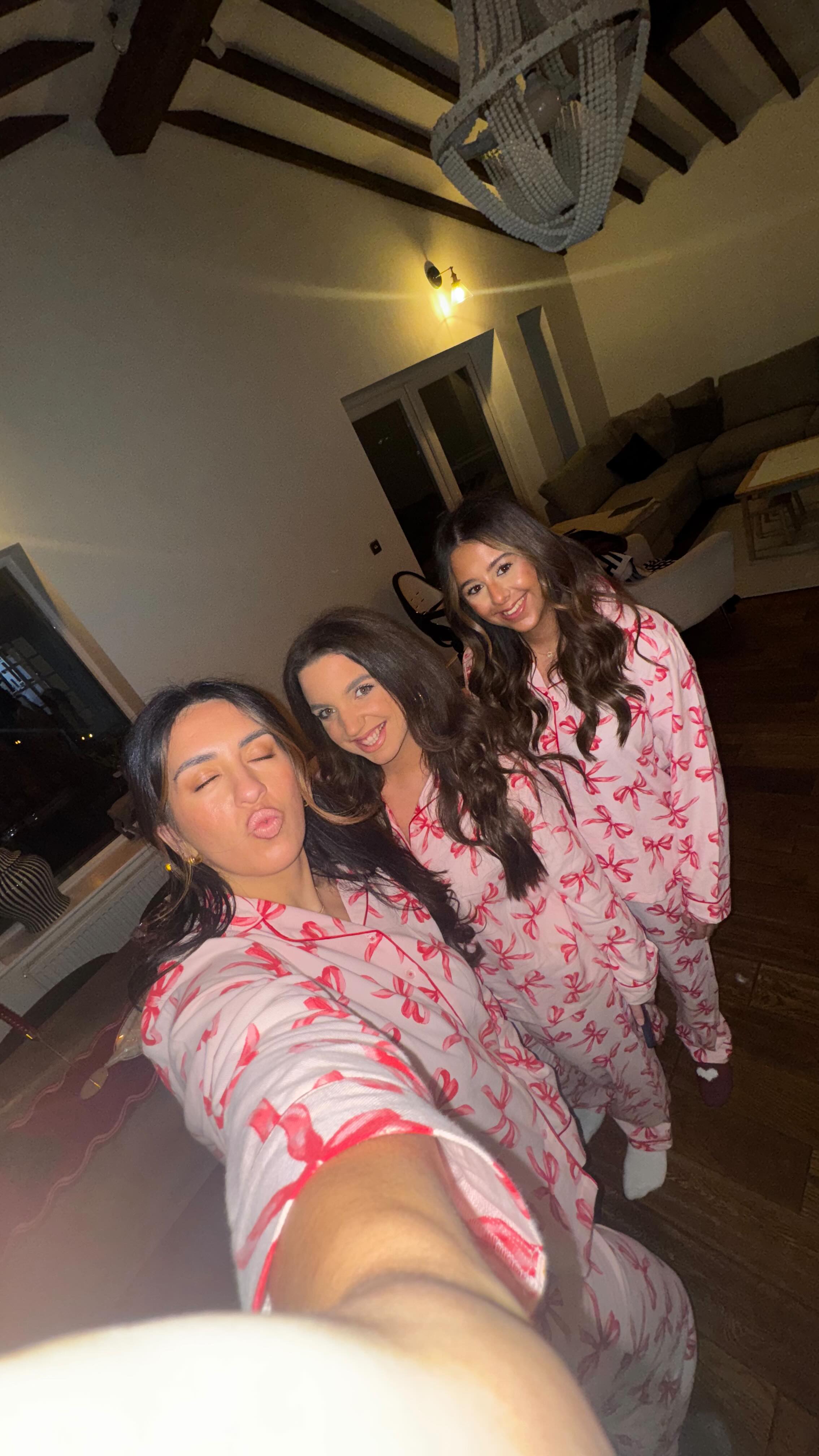 Christmas night in > Christmas night out 🥰🎄
What we got up to last weekend for our Christmas do- when you can’t sort a babysitter we bring the night in ✨🥰