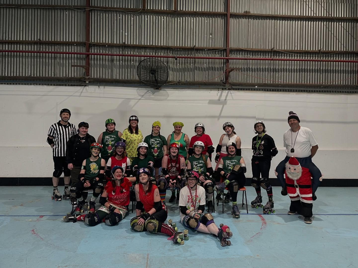 2025 done and dusted for the Witches, who finished off the year with our annual Christmas Scrim 🎄🎅🏻
Thank you to everyone at the league, from Freshies to Purples, for making this another amazing year, and to Kmart for providing the best Grinch-branded clothing.
Also a huge thank you to our Captains, Rumor and Neverending Rory, for doing an incredible job leading the Witches in a highly successful season 💜
Bring on 2026!