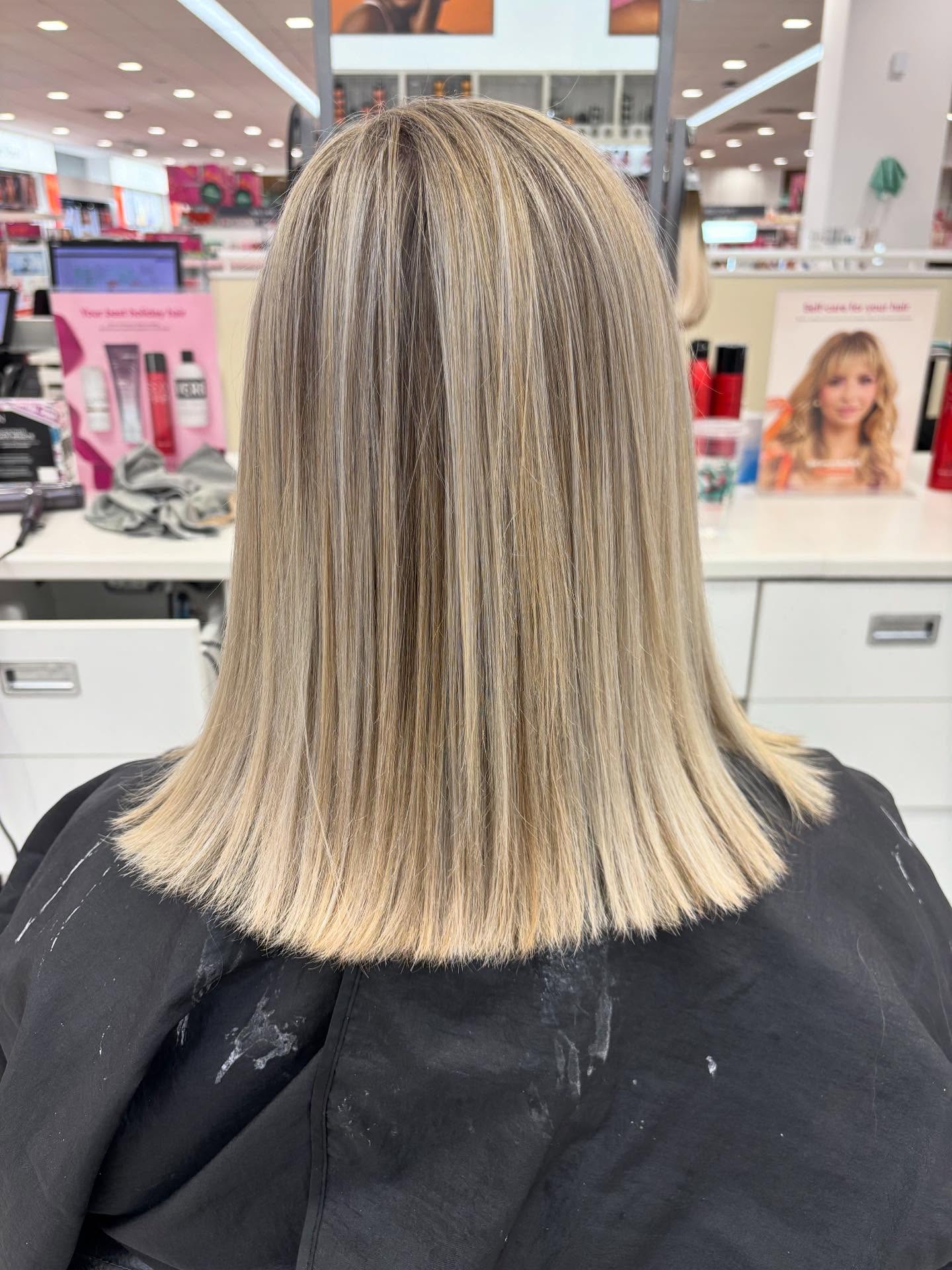 A blonde refresh for Caroline to be icy for the holiday season! Book your blinding service at the number in my bio! #ultabeautysalon #ultasalon #michiganhairstylist #michigancolorist #holidayhair