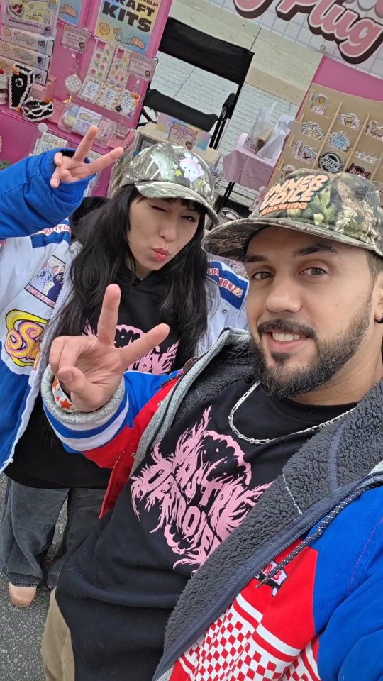 Time-lapse makes it look easy! 😜 We've been working markets together for almost 10 years! So much has changed, but time flies when you're having fun and making art 🎨 ❤️🔥