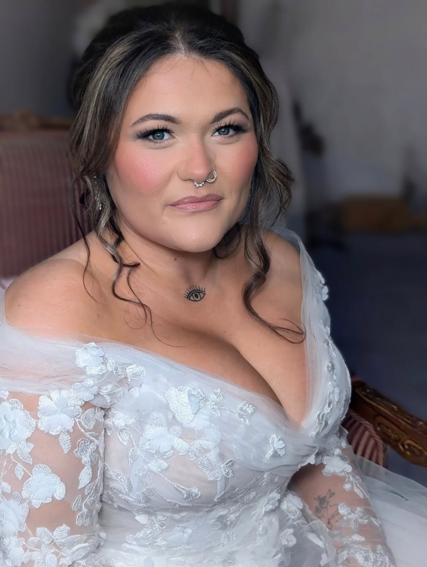 Rebecca ❤️
Yesterday was all about texture and soft, glowing glam!
Rebecca looked incredible!! The morning was brilliant, From the morning nerves to the caffeine fixes, to all the happy tears (we all had them, let's be honest 💕), watching you transform into this radiant bride was everything!
Being part of your special day at @renaissance_kelham was such a pleasure and genuine honour. You trusted me with one of the biggest days of your life, and I'm still not over how incredible you looked walking down that aisle!
Thank you for choosing me, Rebecca ❤️ You were an absolute dream!
.
.
.
#bridalmakeup #bridalhair #bridalinspiraday at was