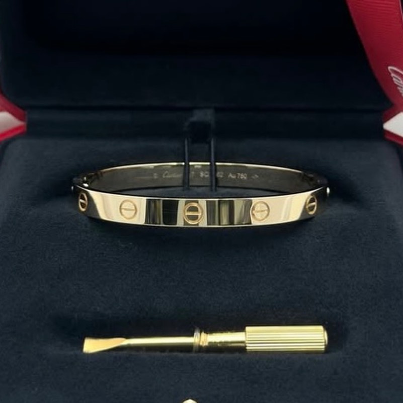Cartier Love Bracelet
18k Yellow Gold- Classic Model
100% Authentic
Box & Certificate 2024
Size: 16
Pre-owned like new