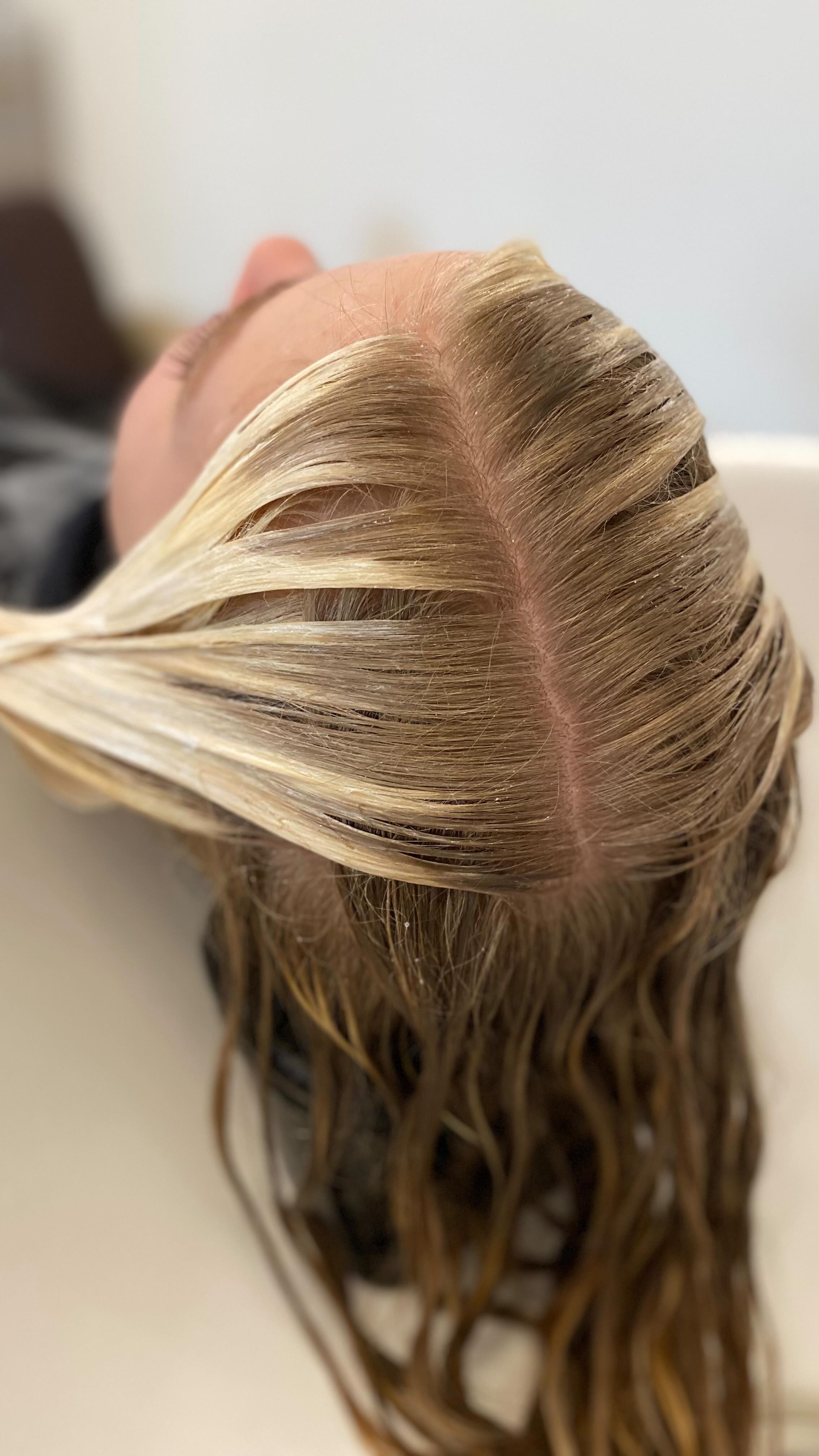 Come with me behind the scenes for a little hair painting (aka balayage).
From dull to dimensional, and oh so dreamy.
.
.
Punta Gorda Hair Salon | Modern Blonding | K tip Extensions
