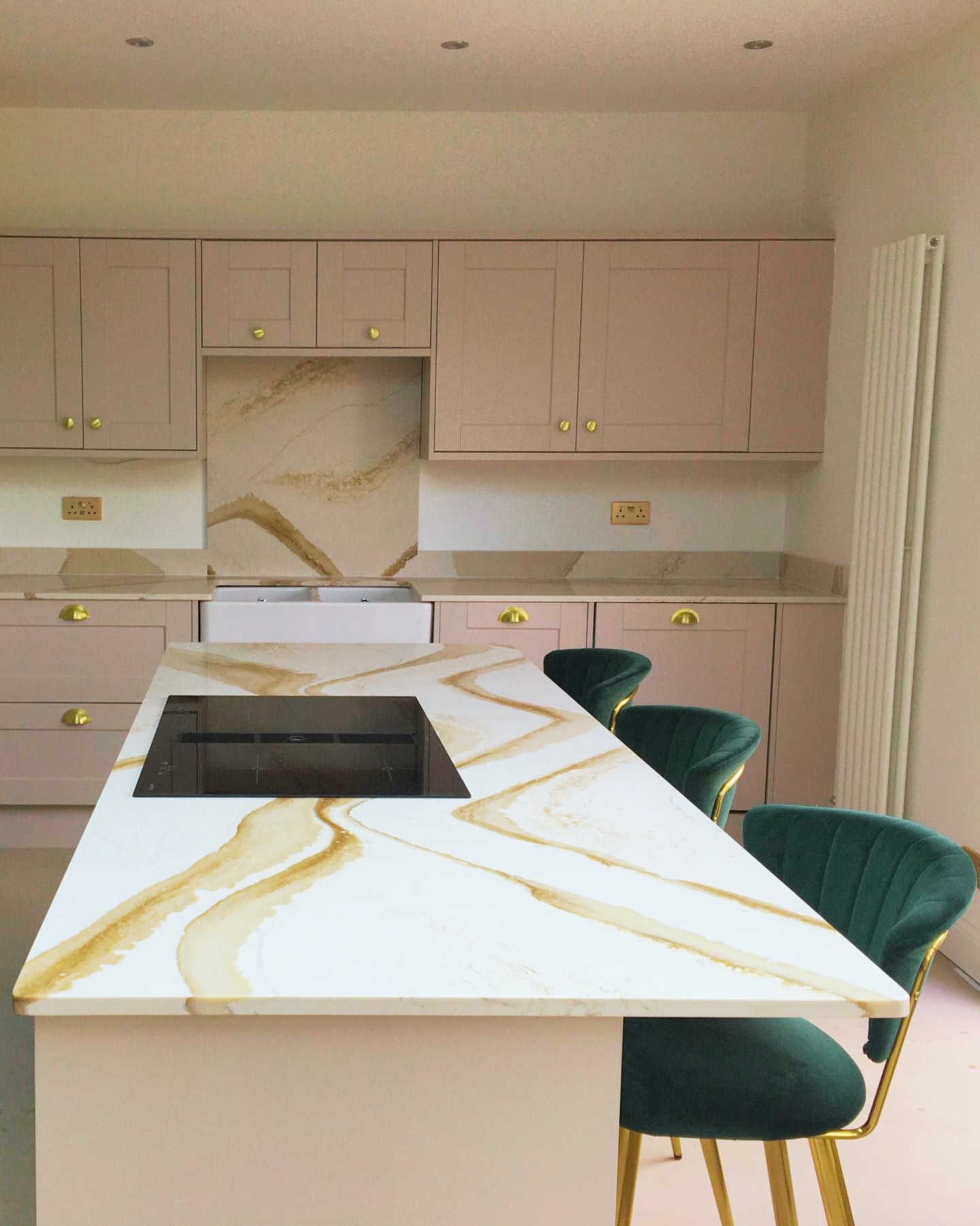 As the season turns, your home becomes the heart of it all 🥧 Warm meals, calm moments, and time well spent indoors.
@Frazer-Lewis helps you create a kitchen that’s ready for it. From new worktops and cabinetry to subtle makeovers that refresh your space without a full renovation.
Whether it’s updating doors and finishes or designing something bespoke, we’ll make your kitchen as welcoming as it is functional.
Get your kitchen winter-ready with bespoke design at an affordable cost by Frazer Lewis. Message us for a free consultation, all over Essex, to begin your project.
#BespokeKitchens #KitchensEssex #Hornchurch #Basildon #Brentwood Chelmsford Billericay KitchenMakeover