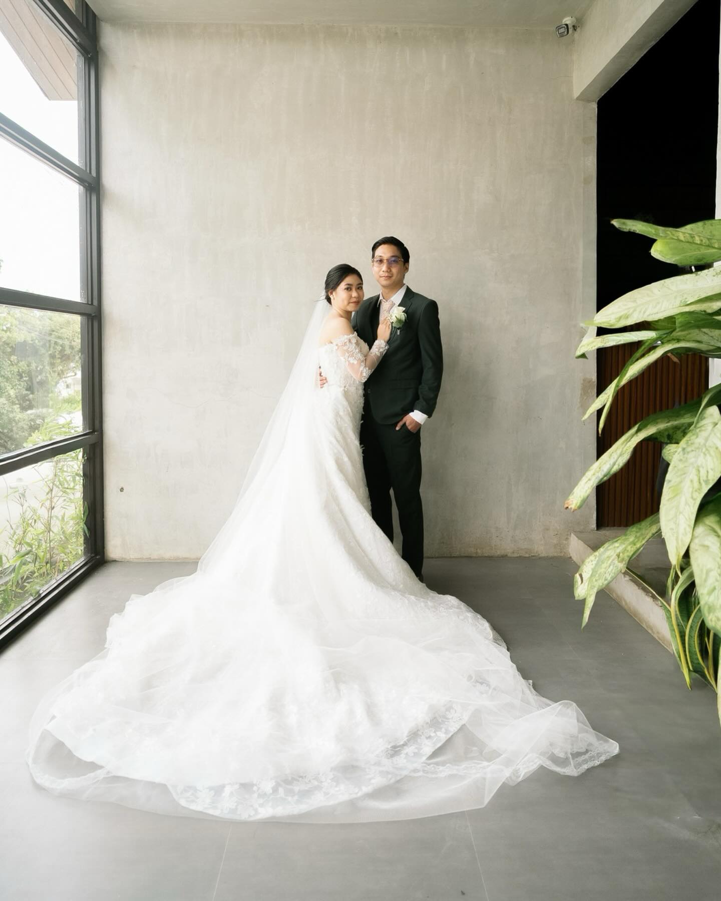 And just like any great love story, the skies did open up long enough to let us steal a few magical moments.
Here’s to Joshua and Glaciel, shining, even in the rain.
Host/Coordinator: Carillo Events Solutions
Photo & Video: Peach Frost Studio
HMUA: Leo Laraño
Gown: Jeffrey Tope
Styling, Venue & Catering: Spacio Caliraya
Florist: Narciso Maraña Jr.
Photobooth: Estudyo Digital
Wedding Cake: Sarah Beatrice Carrillo Lapugot
Groom’s Barber/Hairstylist: TheRoots Barbershop Laguna | Dickies Bautista