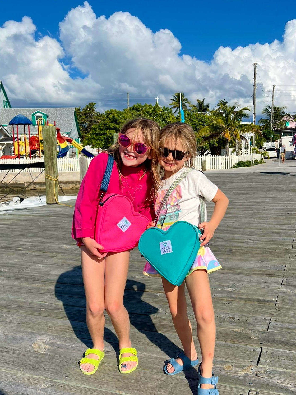 Today’s color combo: hot pink & turquoise 🩷🩵