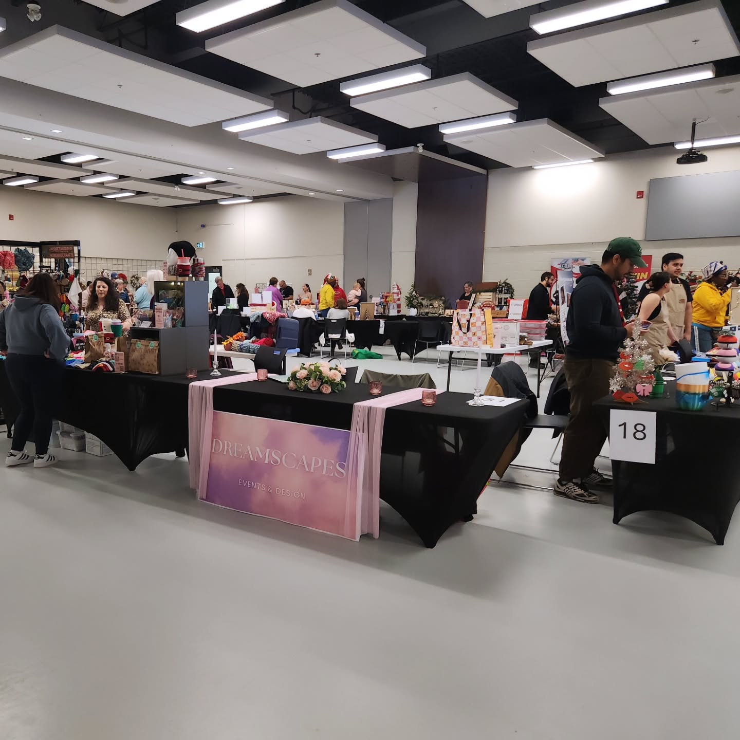 Had an amazing time at the Glow&Gather Market! A room full of talent and wonderful connections! Thank you so much @mountetnachildfamservices and @embersforaccessfoundation for this festive event!
.
.
.