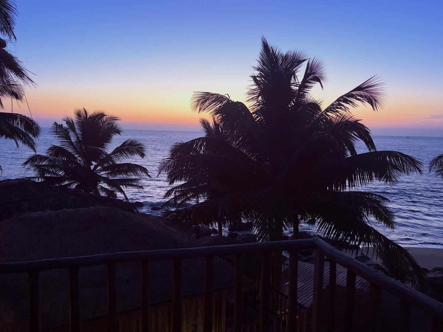 Golden backdrops at Dwarka Beach Resort Goa! ☀️🌊
#dwarkabeachresort #goa #goadiaries #offbeattravel #southgoa #beachstays #boutiquehotel #seaviewhotel #colabeach #honeymooners #beachholidays #seaviewroom #beaches #vacation #beachcottages #boutiqueresort #cola #travelgoals #beach #travelvibes #nature #natureaddict #view #staycation #foodiesofinstagram #dwarka #seaview #resorts #travelingram