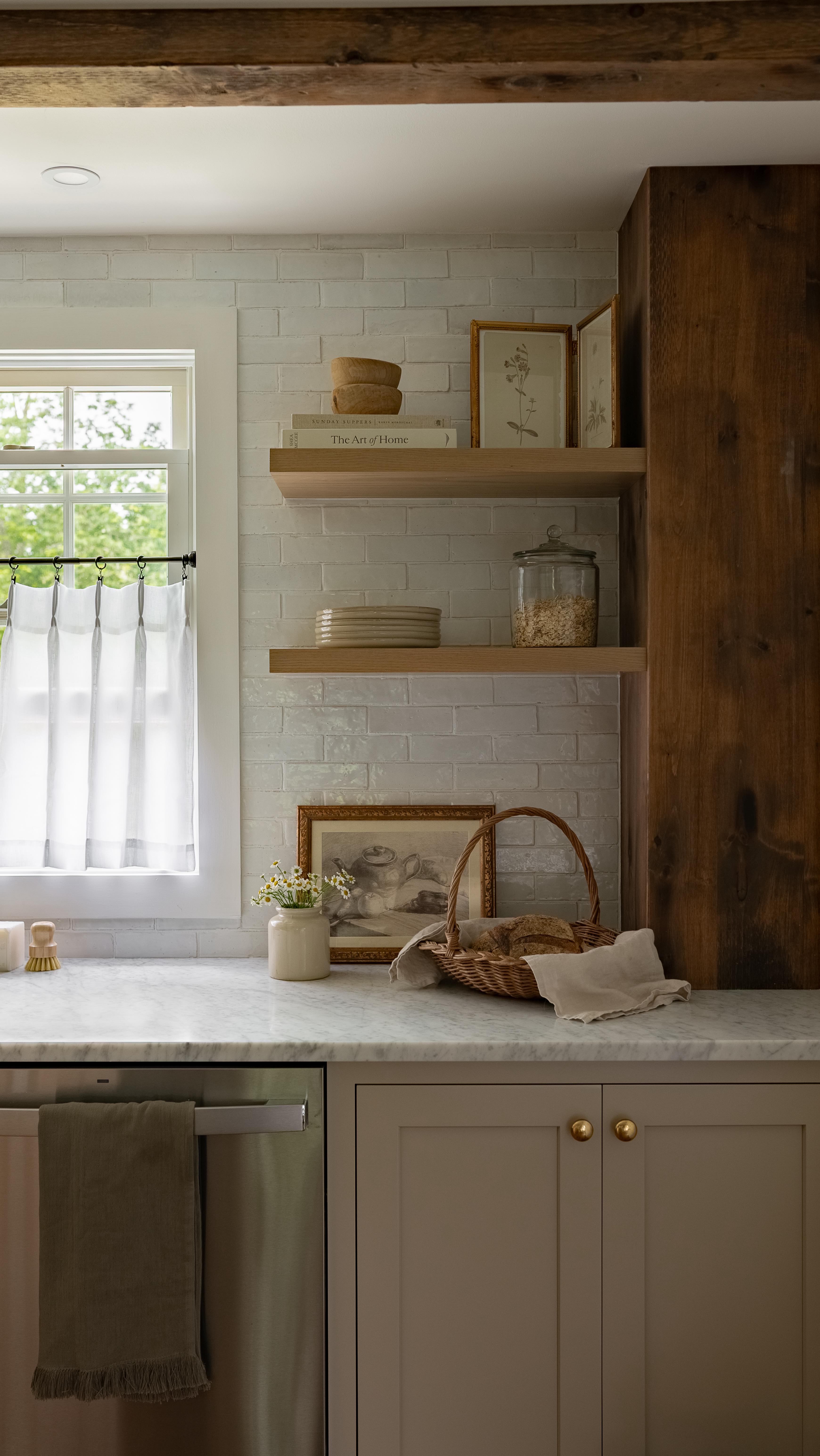 Don’t get stuck in the mindset that if you don’t have a huge kitchen space that you won’t be able to have a kitchen you love to cook and host in. I love designing smaller kitchens because they’re so much more cozy and intimate than a giant open space.
.
.
Cover photo: @emmyhagen