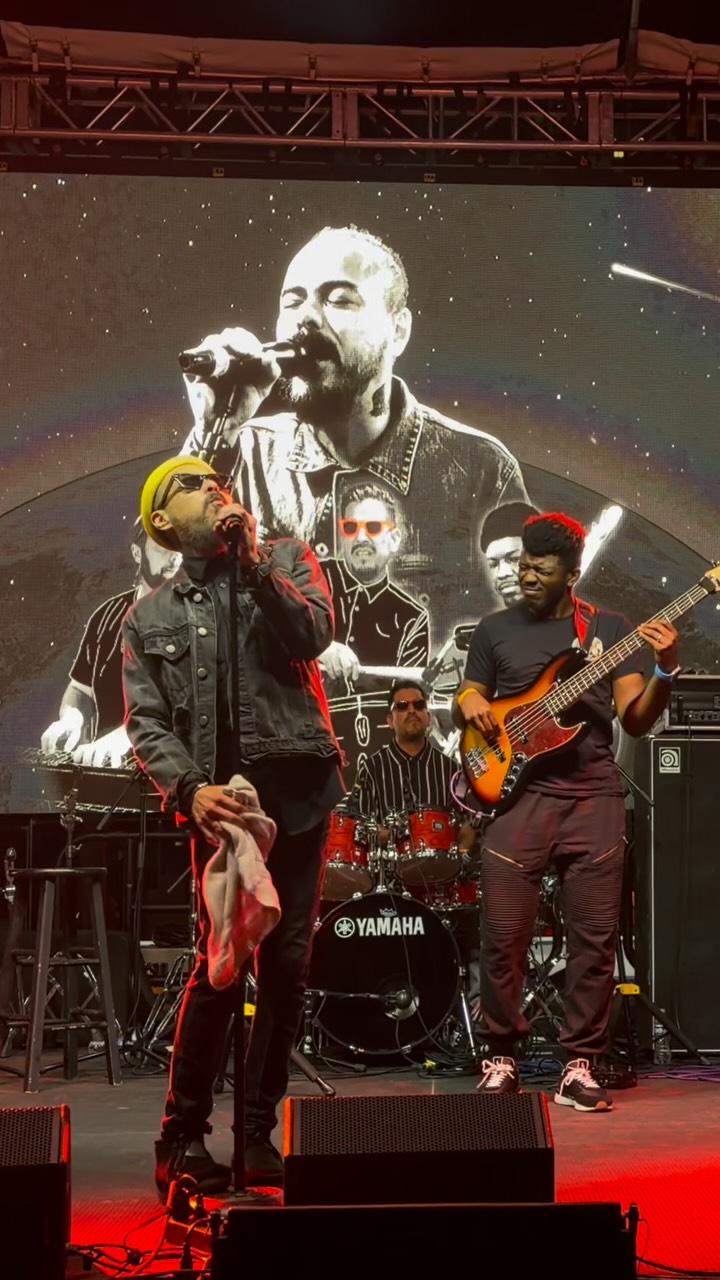 Still feeling that Miami energy! âĄď¸Thank you @miamibookfair for having us. đđ˝đđťđđżđđ˝đđż
đĽ: @david.a.64
#ITAWE #POCKiT #MiamiBookFair #MiamiLiveMusic #LiveMusic