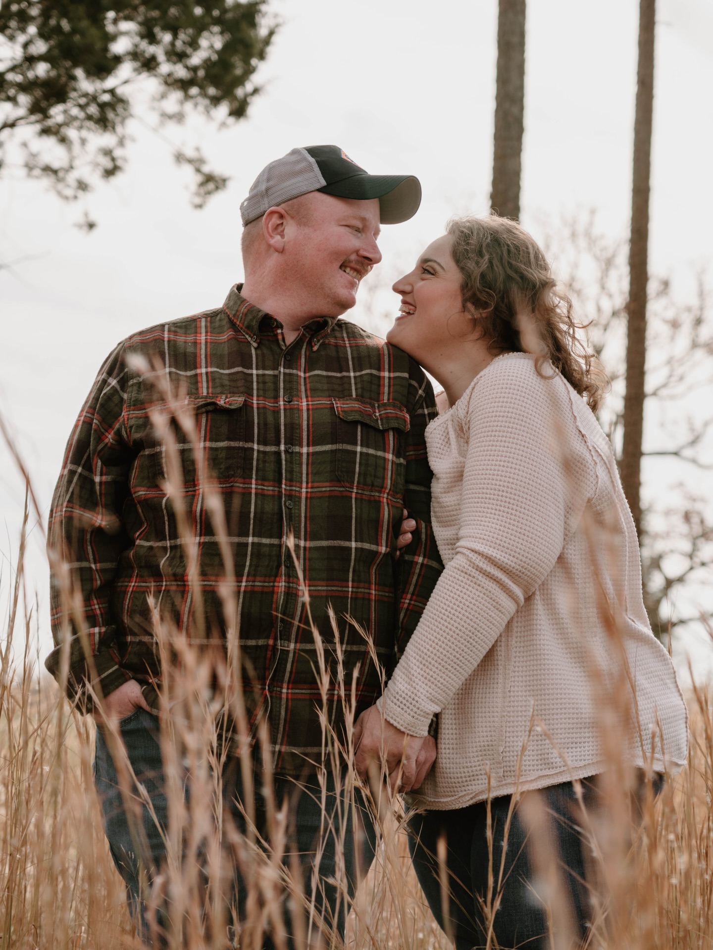 Only a few more days until turkey day, and today is my last day at my regular job before Thanksgiving break.
This evening I’ll be juggling Christmas minis, a few family sessions, and a wedding in my editing queue — but this sweet moment deserved a little spotlight. 🤎✨