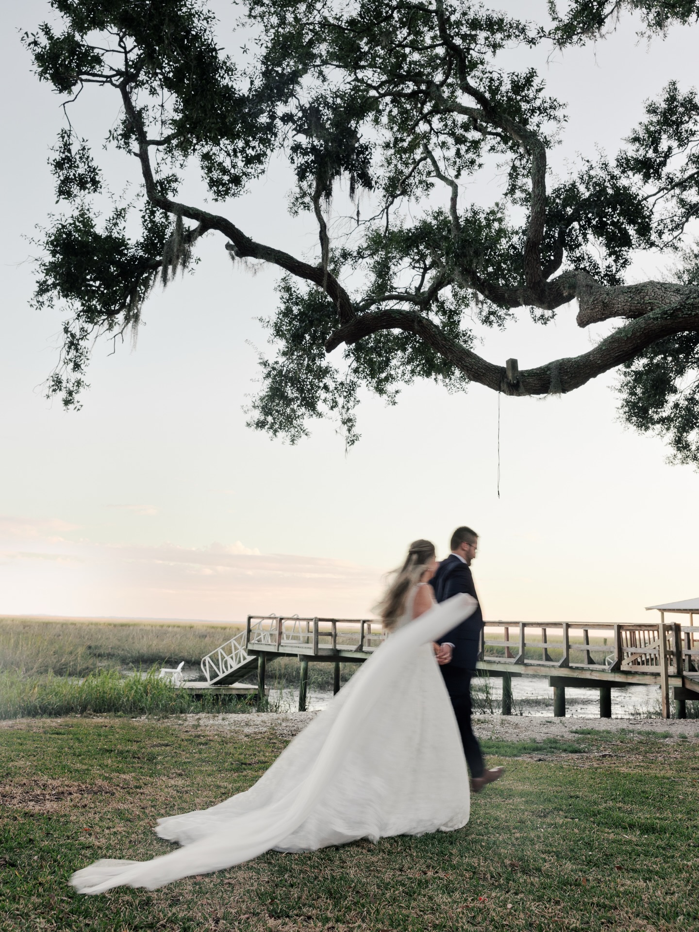 A love story written by the waves. 🤍💍 Congratulations to this beautiful, kind, and very creative couple! We’re so grateful you chose to make Bosch Huis Sea part of your special day.
#SavannahWedding
#AirbnbWedding
#Wedding