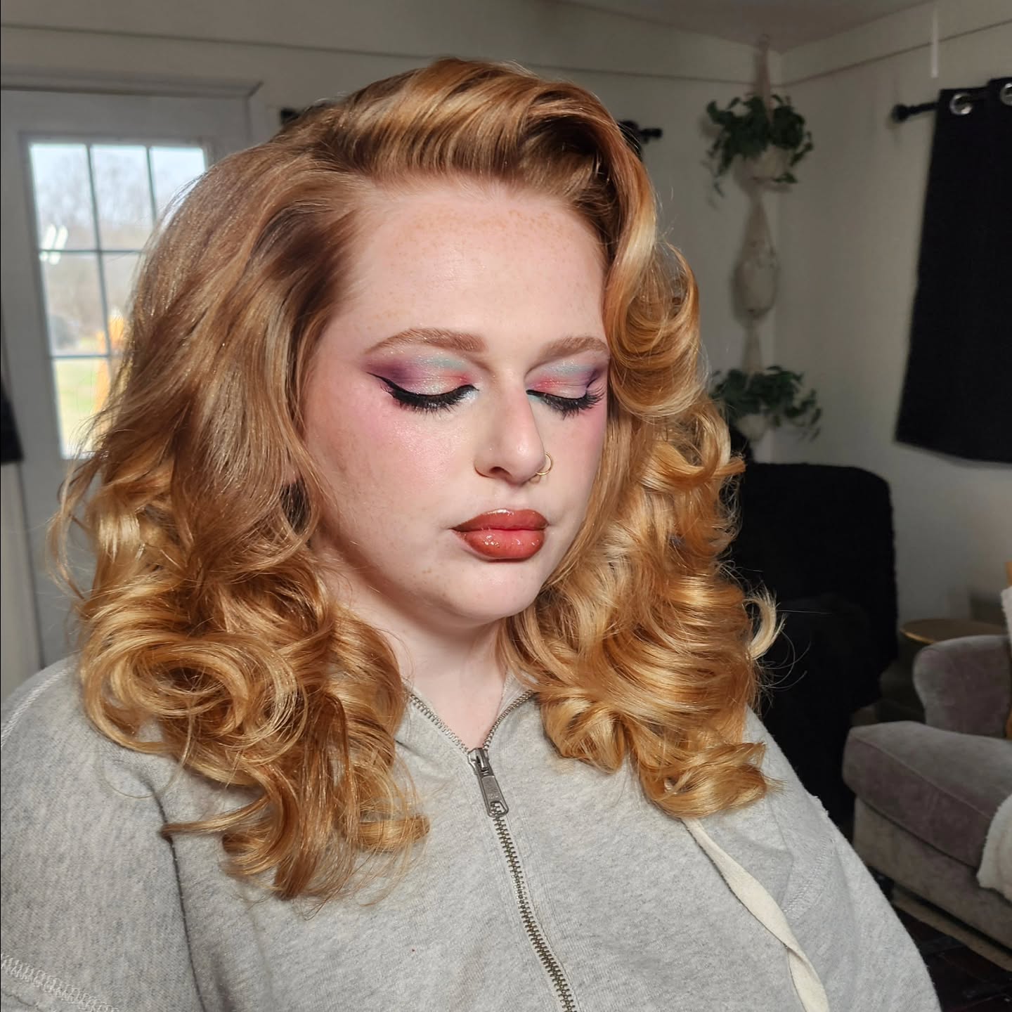Big hair is my love language💜
.....
Makeup by @terarydermua
Shoot with @melanieeatonphoto
Model @thatgirlcammyb
.....
#bigcurls #rvabridal #rvahairstylist #vabride #bridalhair