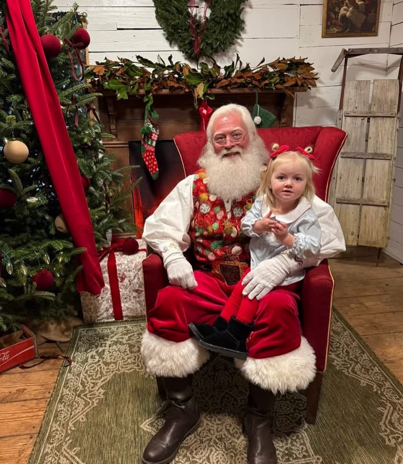 🎅✨ LAST CHANCE TO SEE SANTA TODAY! ✨🎅
Come see Santa ONLY HERE and only until 5 PM 🎄
👉 Today is Santa’s LAST DAY at Jack’s Creek Farms!
Make those final Christmas memories, snap your photos, and enjoy the farm before he heads back to the North Pole ❤️🎅🎄