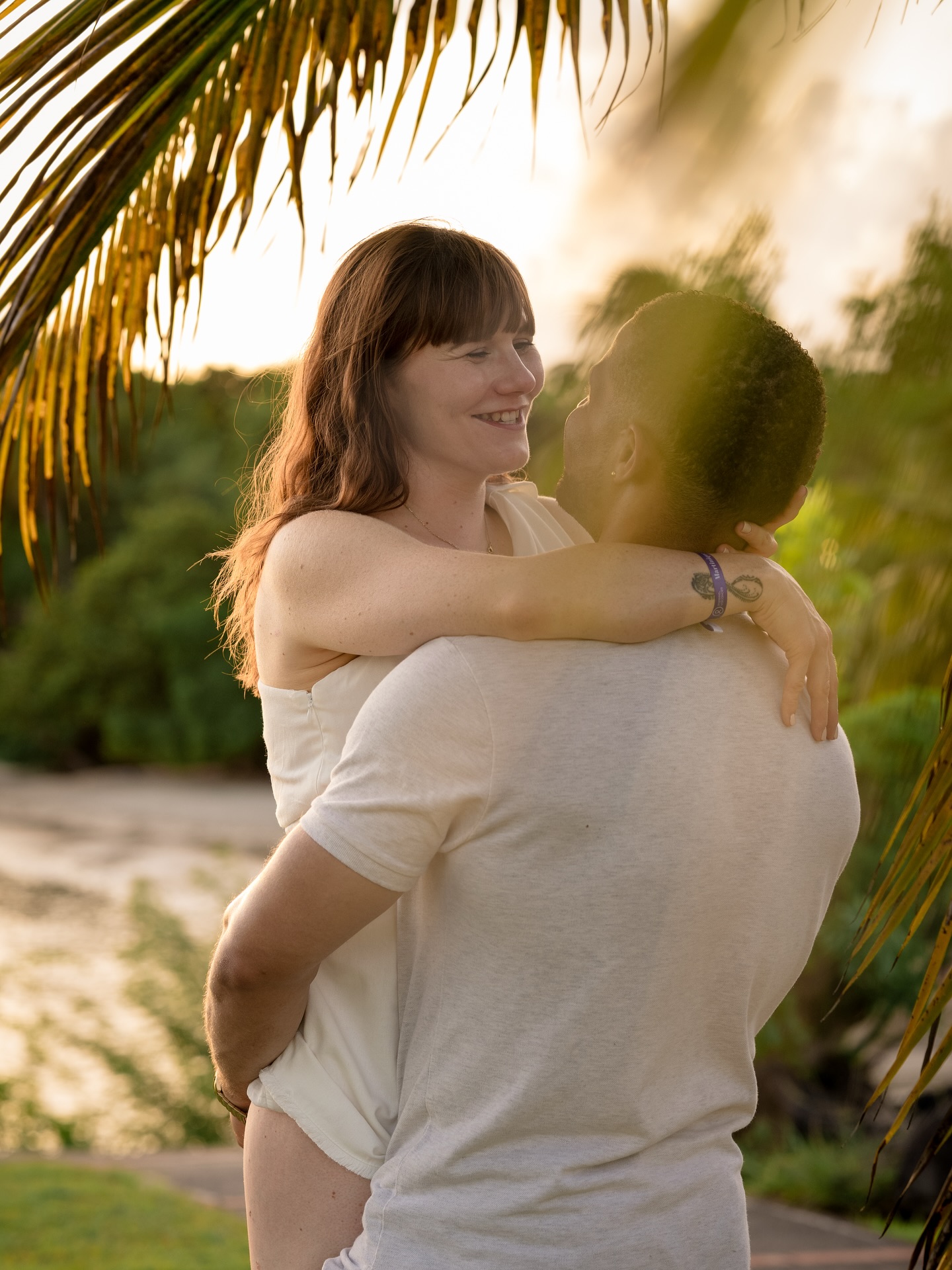 Parce qu’il n’existe rien de plus précieux que ces instants partagés…
L’amour d’une famille, c’est ce qui illumine une image, ce qui traverse le temps, ce qui réchauffe le cœur.
Les fêtes approchent, et offrir des souvenirs, c’est offrir quelque chose qui ne s’abîme jamais.
📸 Offrir une séance photo, c’est offrir un morceau d’éternité.
#photographiefamille #familysession #familyphotographer #lifestylephotography #seancedefamille #portraitdefamille #photographepro #photographielifestyle #familymoments #photooftheday #martinique #martiniquetourisme