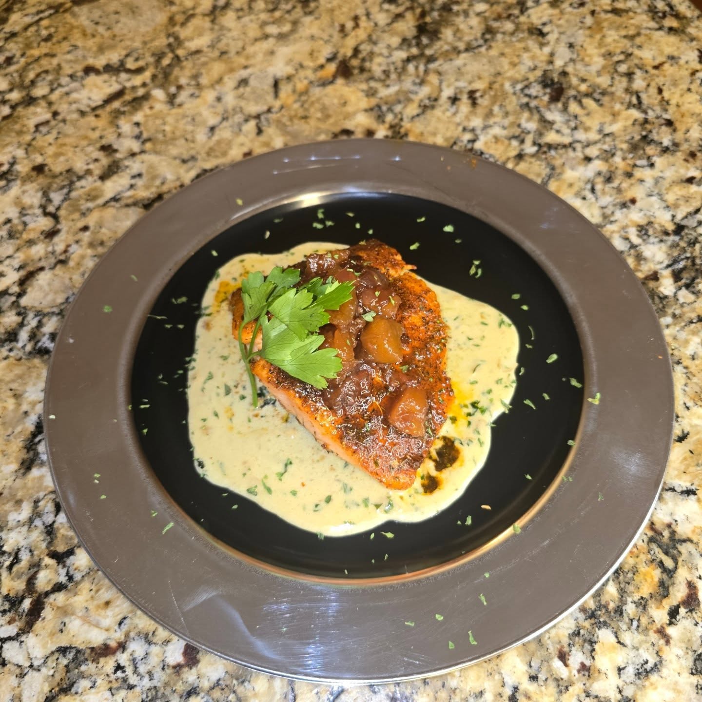Blackened Salmon on a poole of garlic cream sauce, topped with mango chutney !
#privatechef #salmondish #bookyourexperience