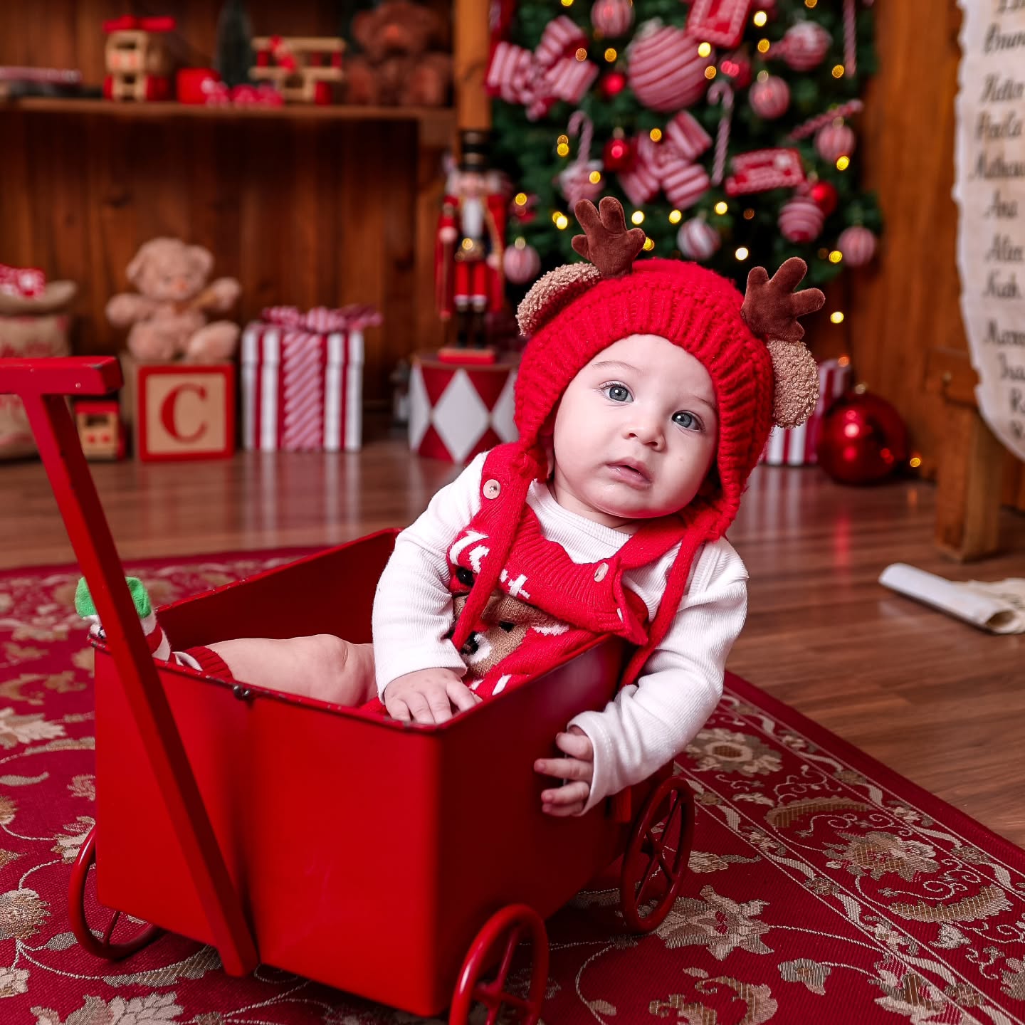Nesse mesmo dia, há um ano, ouvíamos o seu coraçãozinho bater pela primeira vez. Estávamos maravilhados e nos sentindo abençoados com a 'surpresa de Natal' que o Senhor nos havia preparado. Hoje, nosso primeiro Natal juntos se aproxima e estamos como quem sonha! O presente mais aguardado de nossas vidas está conosco; a prova de que Deus é fiel para fazer infinitamente mais do que pedimos ou pensamos.
Esse será o melhor Natal que já vivemos!