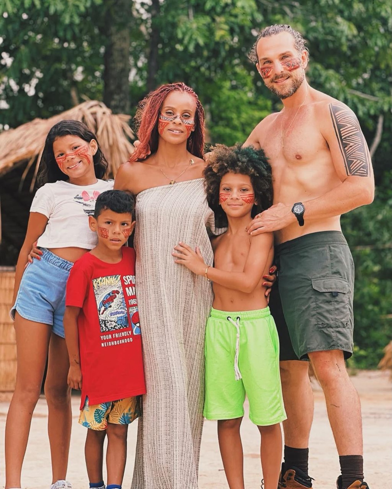 Família linda 🥰🥰🥰
Muitas histórias já foram escritas depois dessa foto e o amor só cresceu …
#alinewirley #igorrickli #familia #amorpratodavida #felicidade