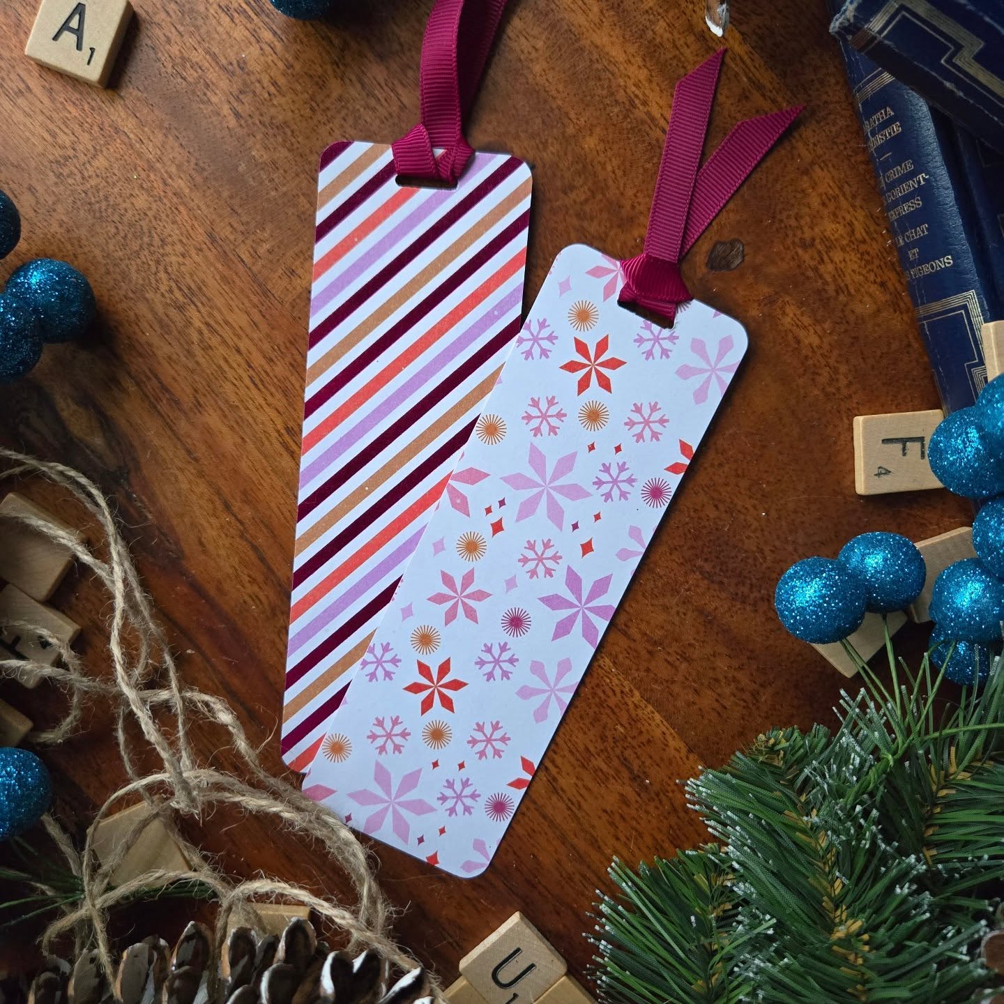 |FR| ❄️Il est temps de commencer les cadeaux de Noël! Quoi de mieux qu'un joli signet pour offrir avec un livre? 📖
_____
|EN| ❄️It's time to get those Christmas gifts! Nothing is better than a lovely bookmark to give with a book! 📖
#mariescrafting ##bookmarks #bookstaqc #bookishshop #bookmarklover #bookgoodies