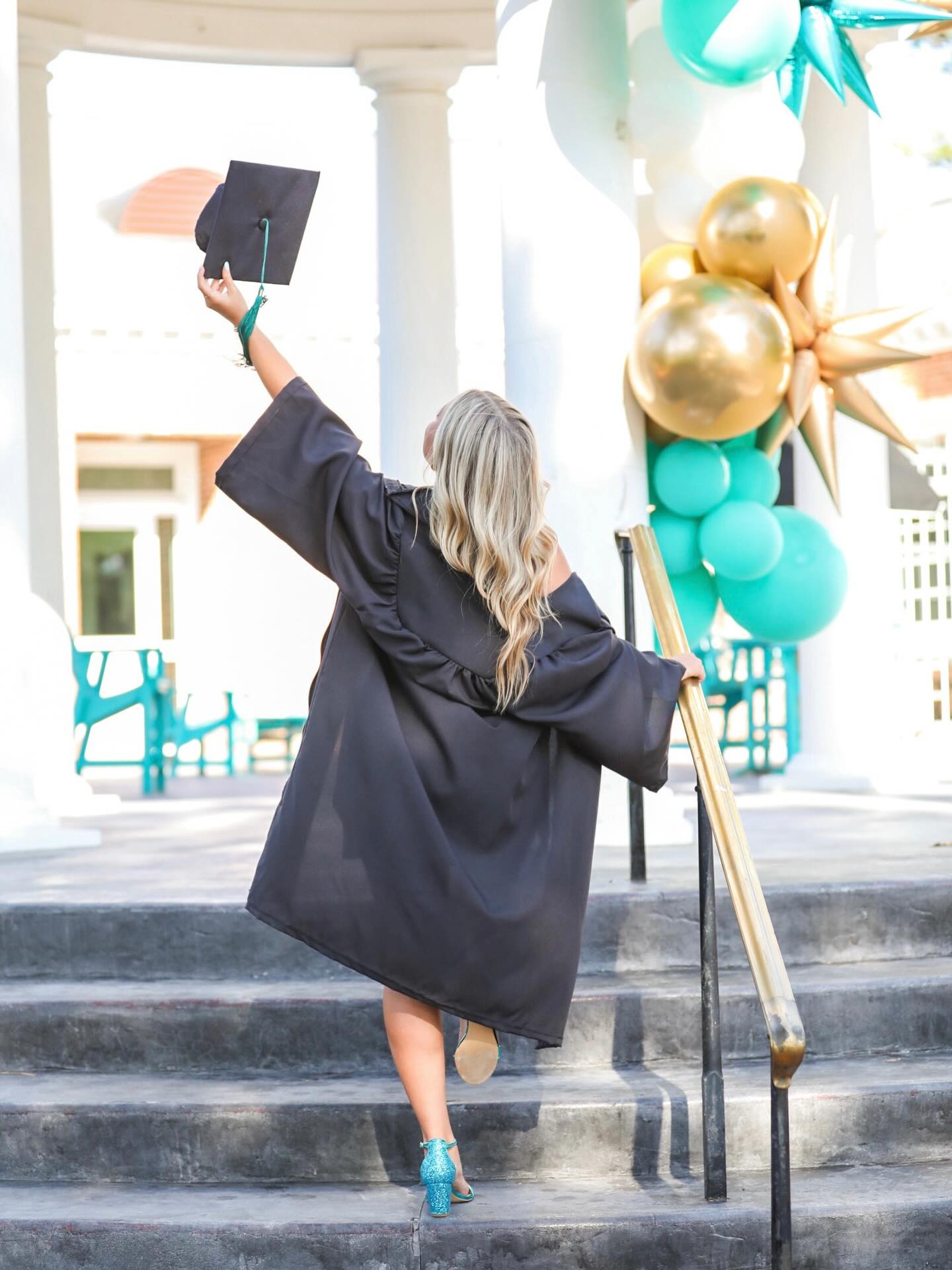 Congratulations to all of the Chants graduating today! We wish you nothing but happiness and success on your next adventure! 🎓🖤🤍
#CollegeTownCommunities #LiveWithin #CCU #ChantsUp #CoastalCarolina