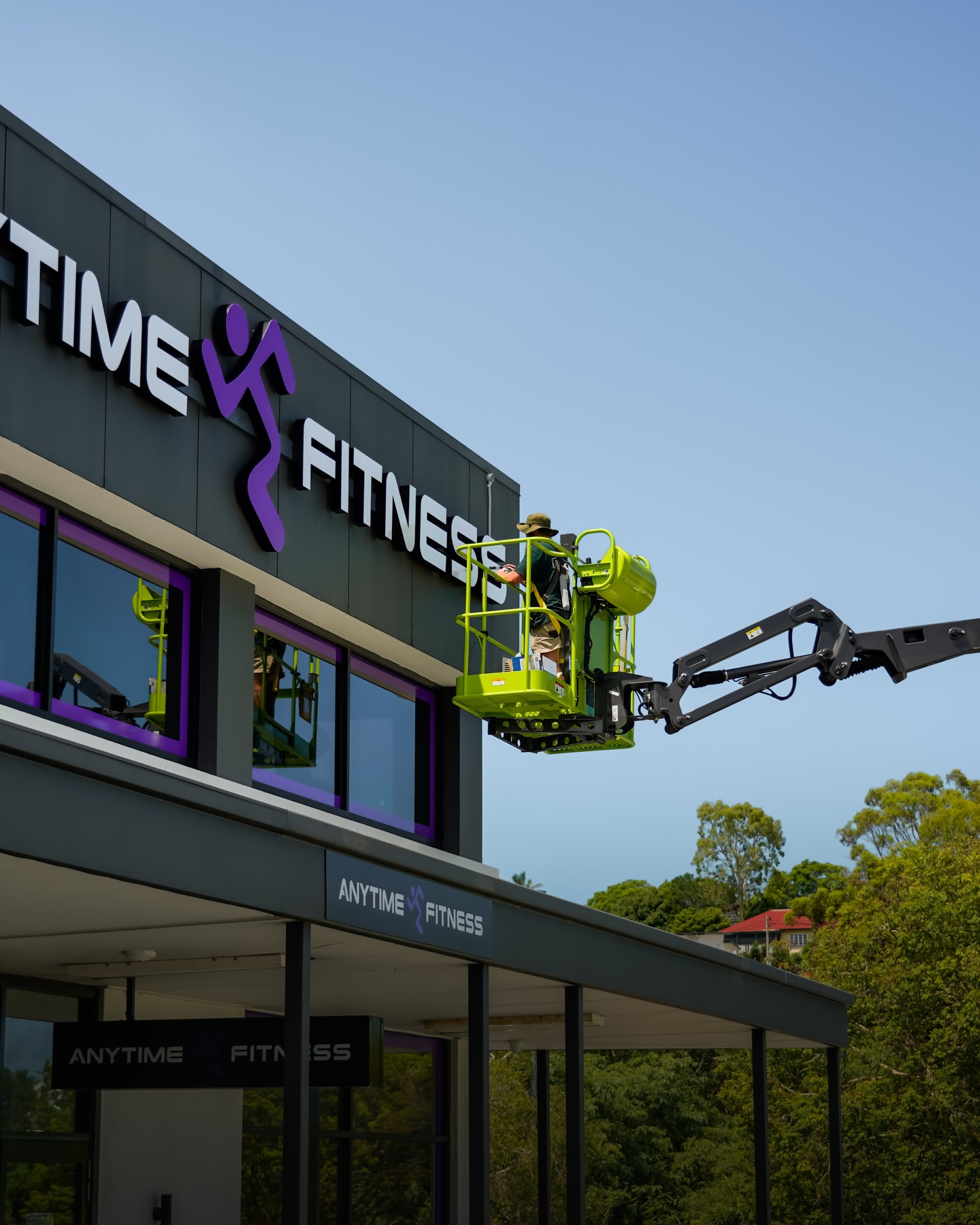 Another AF in the bank π₯
@afmountgravatteast
2 x illuminated letter-sets on rails
Under awning lightbox
Fascia Panel
Removal of existing