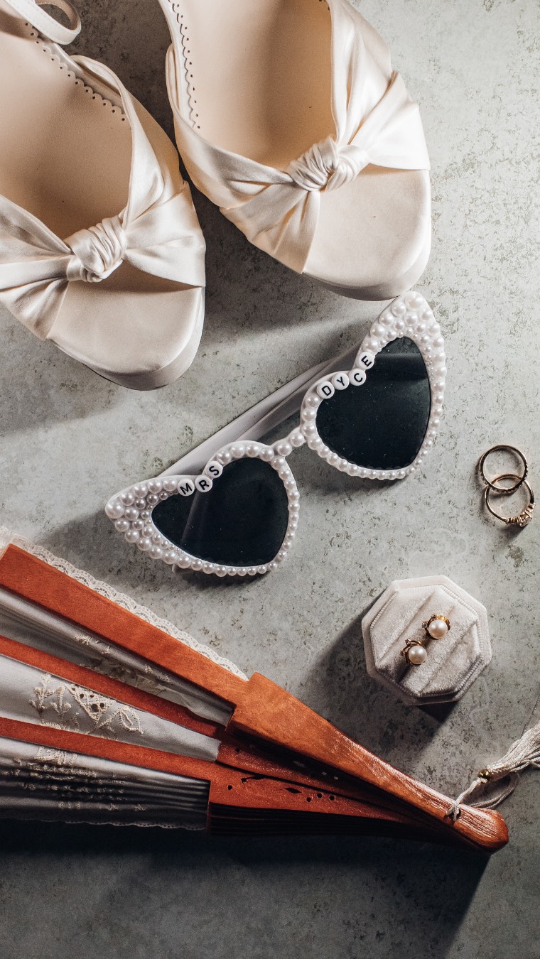 Some details for your timeline. #chrisrollsthedyce
Vendor Love:
Planner: @dragonfly_exp
Video: @dacxweddings
Muah: @brideandbeautyltd
Hair: @simplybeautifuljamaica
Decor: @theplushtouch
___________________
Dates available for 2025 & 2026
www.flashinglights.ca
Info@flashinglights.ca
.
.
.
Wedding Details | Luxury South Asian Wedding Photographer | Wedding Photography
#southasianbride #weddingphotographer #indianweddingphotographer #torontoweddingphotographer #indianweddinginspiration #luxuryindianweddings #luxuryweddingphotographer ##torontocouple #canadasoontobebride #weddingdetailsphotography #weddingdetailsmatter #weddingdetailshot