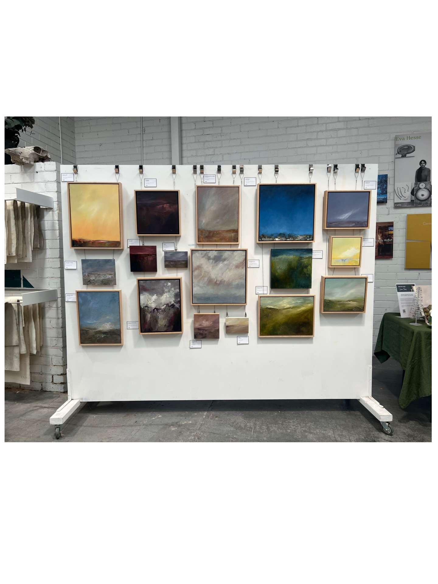 Thank you to all @theartroom.au team for hosting today’s Christmas Market. It was a lovely day filled with connections and conversations about art.
🔴 Thank you to everyone who stopped to chat and enjoy my work, and a special thanks to everyone who bought a painting today, I really appreciate your support ❤️
🎁 If you’re still looking for a unique gift or Christmas present for someone special (including yourself!) then all currently available work is on my website, laratees.com, link in bio.