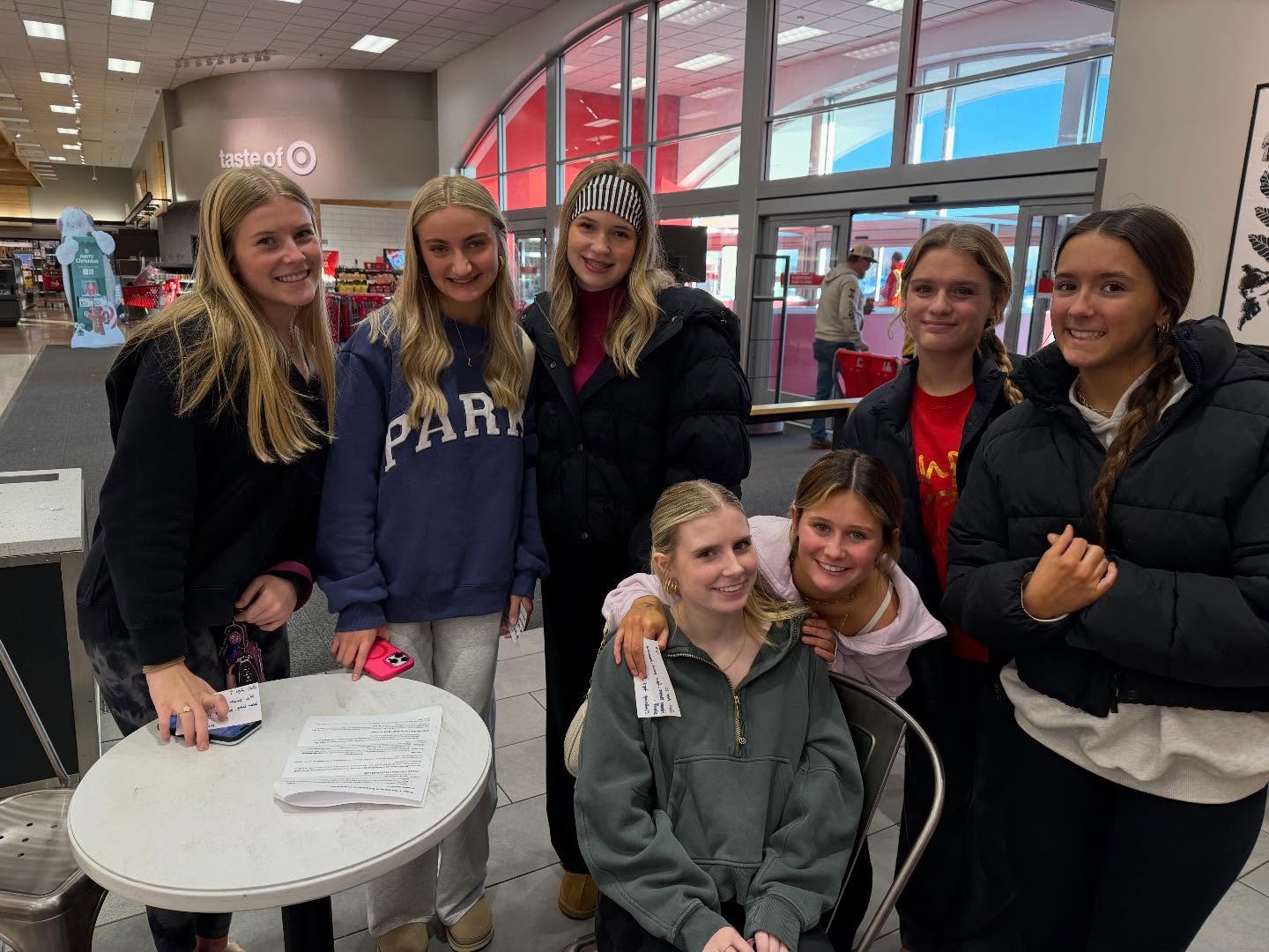 Liberty North Cheer adopted 3 families for the holidays AND made Happy Kits for Children’s Mercy Hospital 💙💛
They had so much fun coming together as a team to support the community!