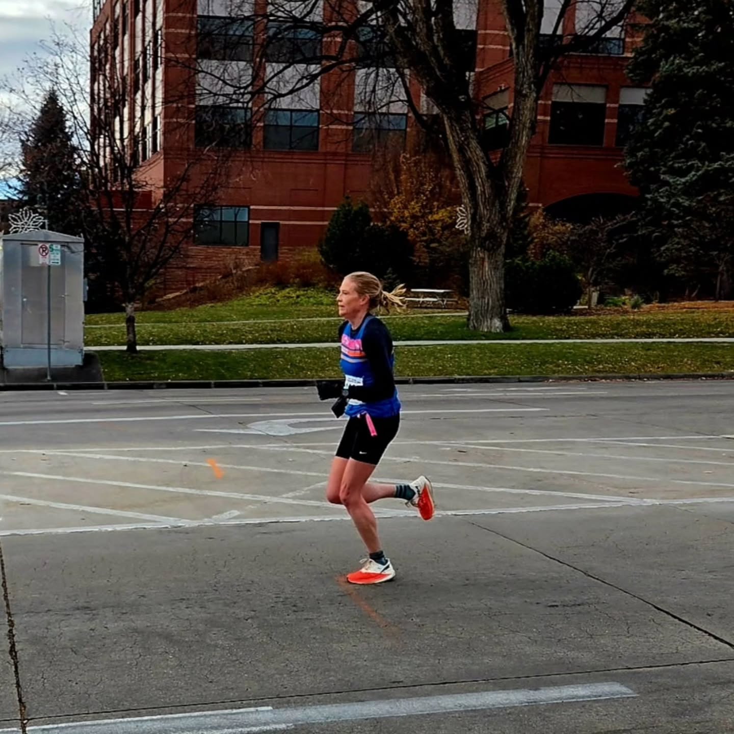 Happy Thanksgiving! I'm thankful for my health, family, and yummy gluten free pie! Plus I had a great time running the local Thanksgiving run in what a believe might be my 4 mile PR.
#runningafter40 #thanksgivingrun #thankfulandgrateful #eattorun