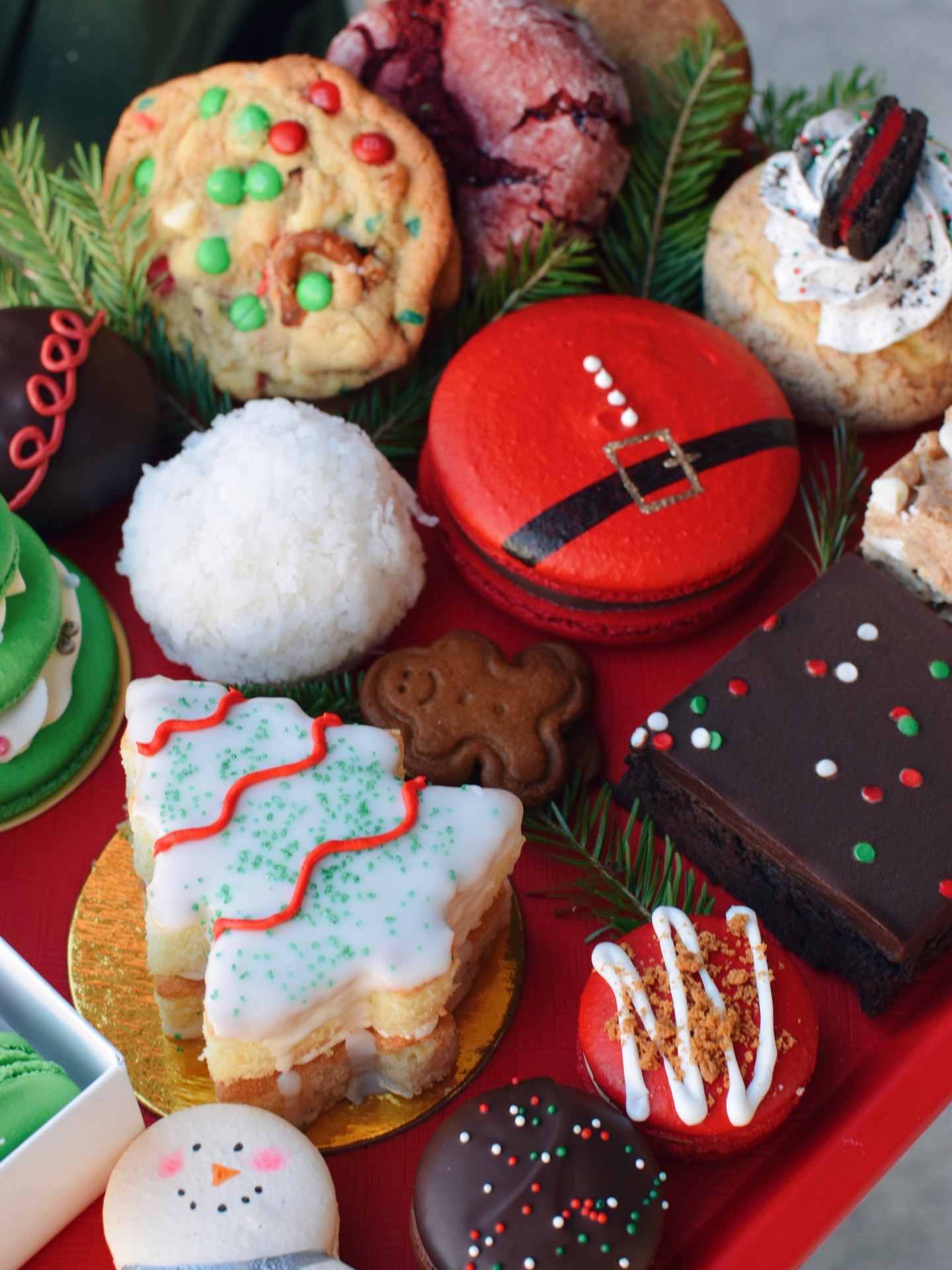 ❄️ Lets take a sleigh ride back to the 90s tomorrow at our Retro Christmas Pop Up! ✨ We’ll be open 10am-1pm but desserts will go fast so arrive early. Even if you can’t make it right when we open, we hope you will still join us as the elves have been busy preparing lots of sweets for you! 🎁