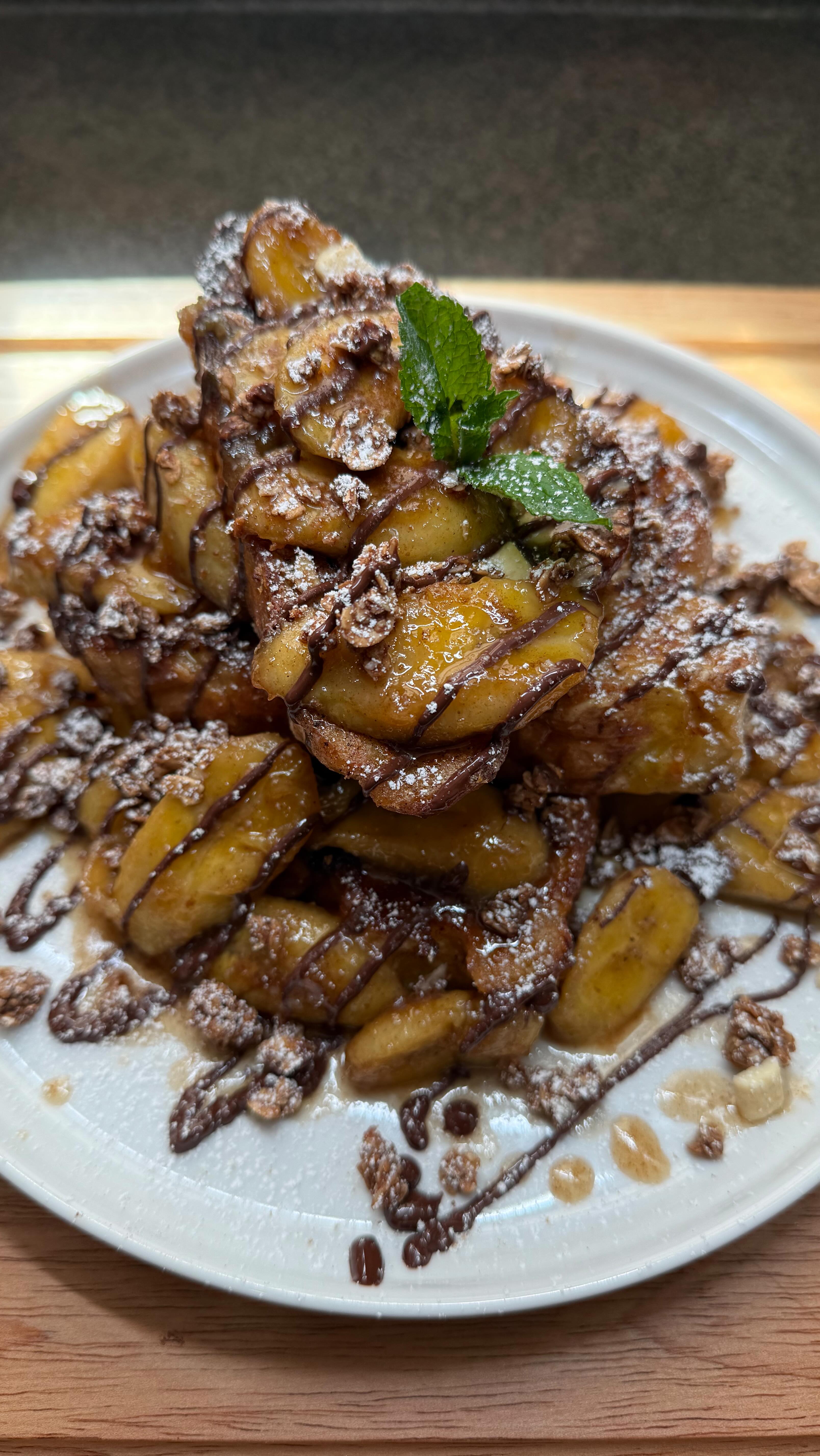 Bananas foster is one of the easiest and most delicious Desserts to make. A rich brown sugar and butter mix with fresh bananas, Spices and rums cooked and served over thick Challah Bread French Toast. A sweet breakfast of dessert. Whatever you’re in the mood for.
Recipe in Bio📚🍌🍞🍫🥃