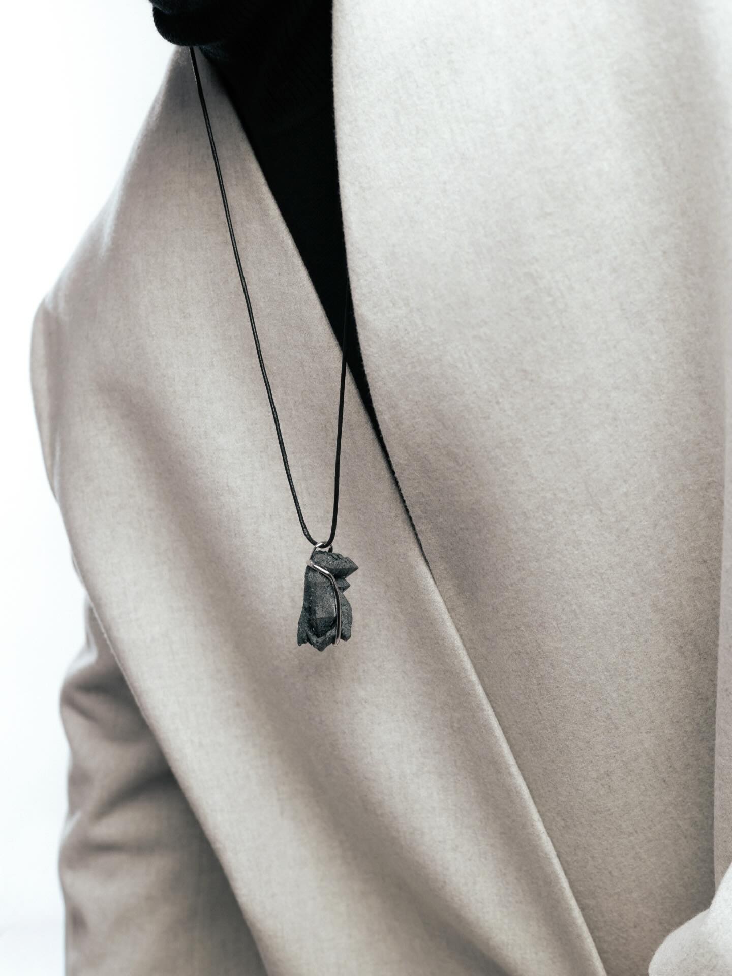 Following years of designing bespoke pendants for clients, I’m excited to introduce a new collection of exclusive Wearable Art pieces.
Each pendant is a collectible crystal in a limited-edition creation in 14k gold, making every piece a truly unique work of art.
Now 9 pieces available.
#wardstrootman