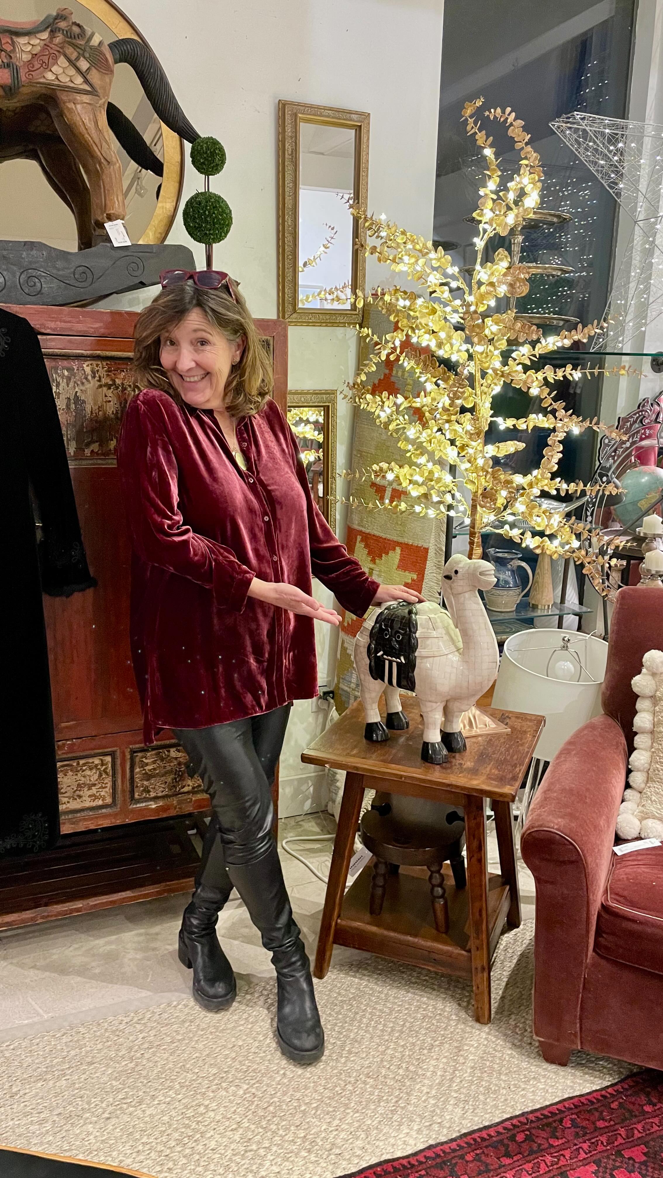 Happy Friday everyone! It’s that time of year again: we’ve got holiday decor, beautiful coats, benches, Canadiana, gifts and more today. There is lots to see and something for everyone.
#lovedyoumadlythornbury #lovedyoumadly #thornburyontario #consignmentboutique #thornbury #consignmentshop #furnitureconsignment #antiquehomedecor #holidaydecorations #collectorsitem