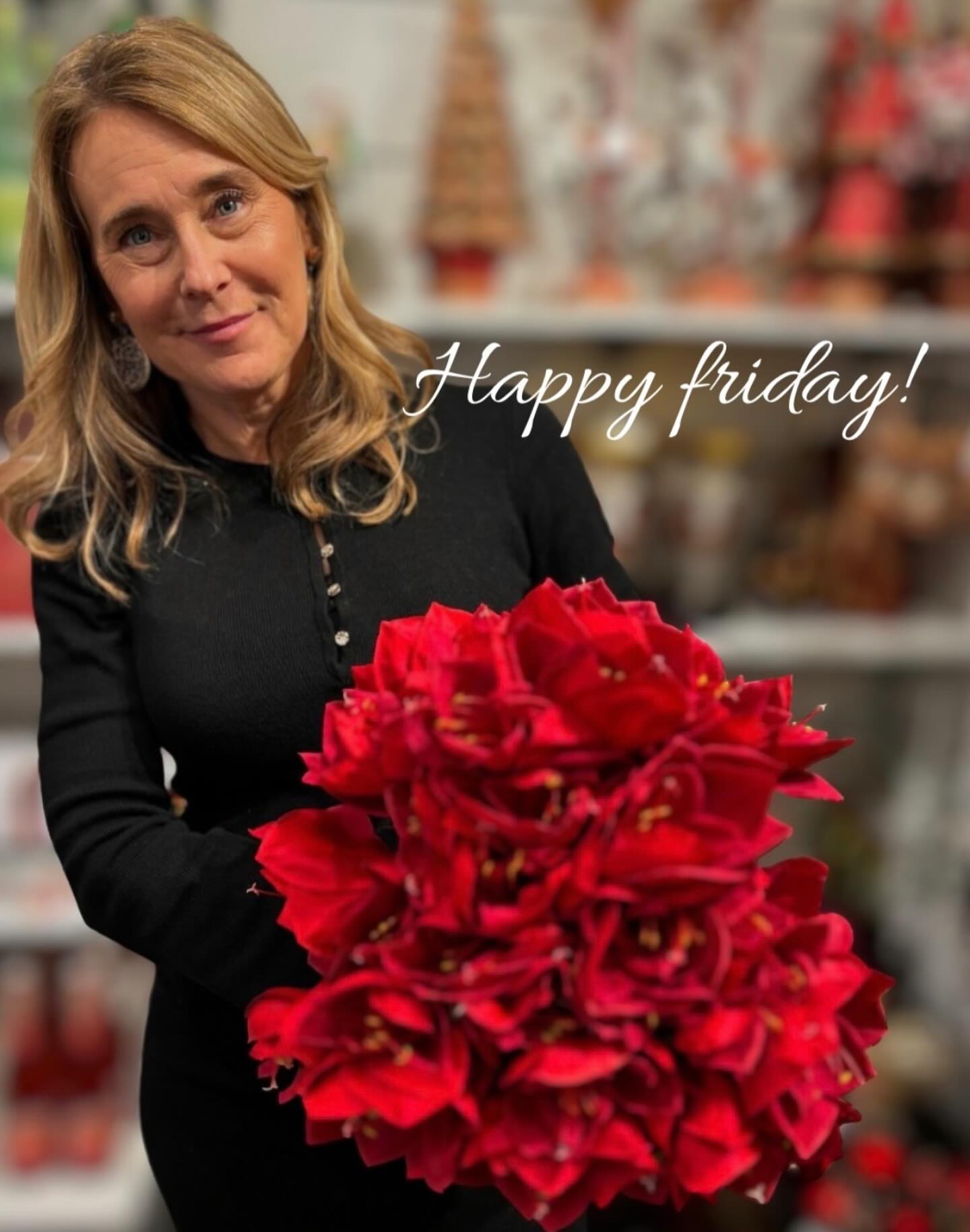 Imorgon fredag stänger vi Villa Ed tidigare, vi som arbetar på villan ska iväg på julbord och fira in julen tillsammans 🎄❤️ Öppettider imorgon: 11-16 🫶🏼