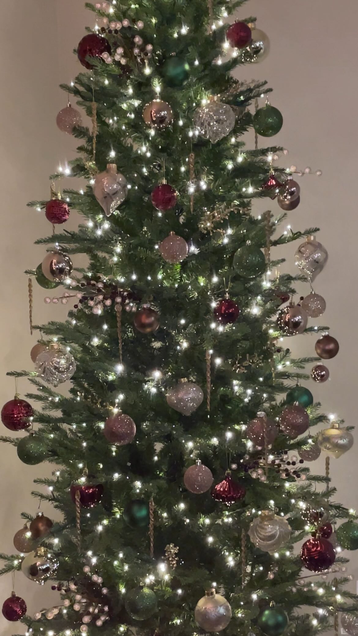 Embracing the warmth of nostalgia this holiday season!
There’s something magical about the golden hues and soft, warm tones that bring me right back to my childhood home, snuggled up with my family during Christmas.
Every twinkling light and each flicker of a holiday candle reminds me of the joy and comfort of those cozy nights spent together, filled with laughter and love.
This year, I’m surrounding myself with all the things that make me feel like a kid again, from the sweet scent of freshly baked banana bread to the sound of holiday music echoing through the halls.
Here’s to creating new memories while cherishing the old! May your season be filled with warmth, joy, and all the cozy feels.