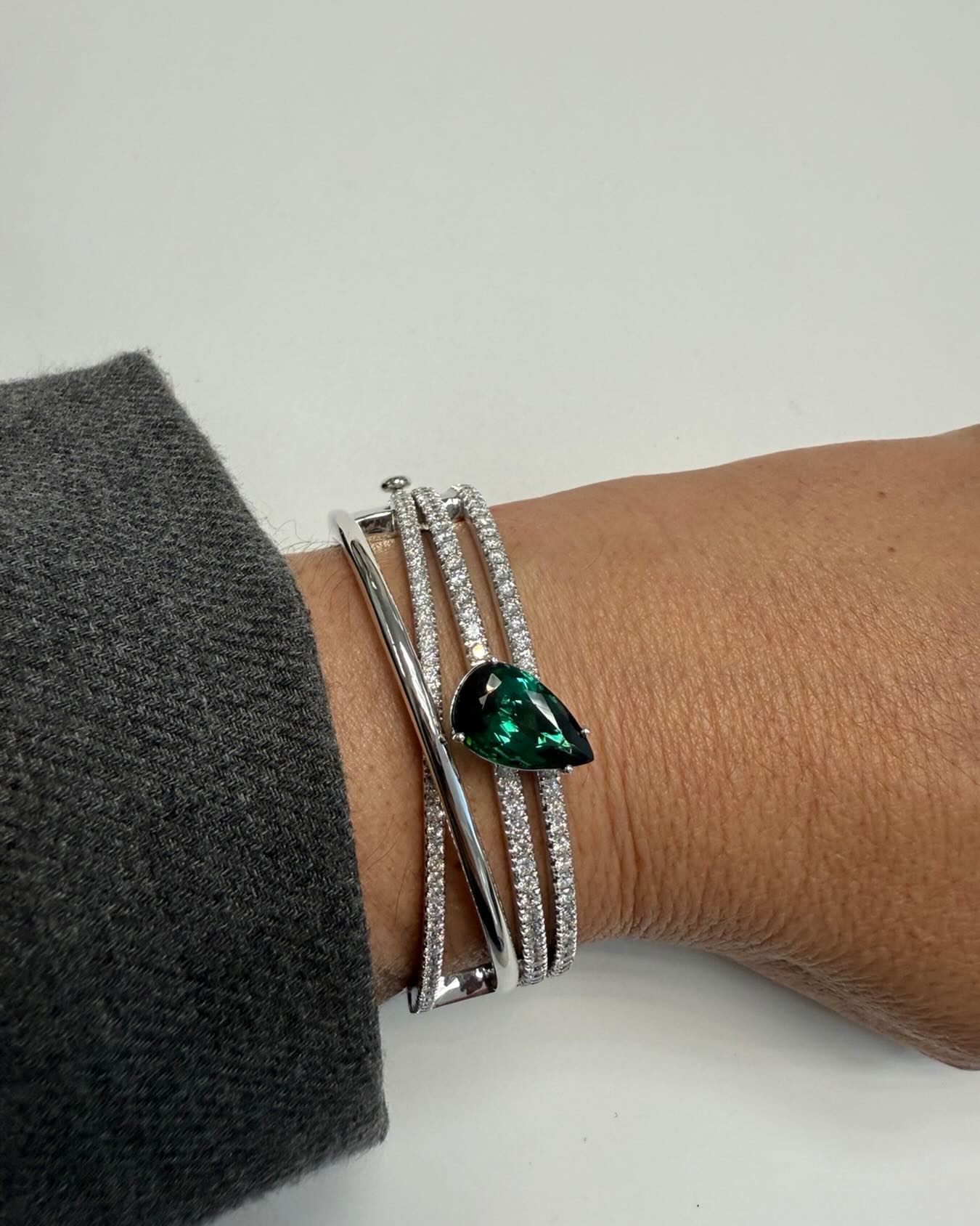 Wrist candy that makes a statement. A bangle that sparkles and can be worn alone, or part of a stack. #blackfriday #diamondbangle #instamood #jewellery #miamibeach #jewelrylover #virelpost #alperjewelry #statementjewellery