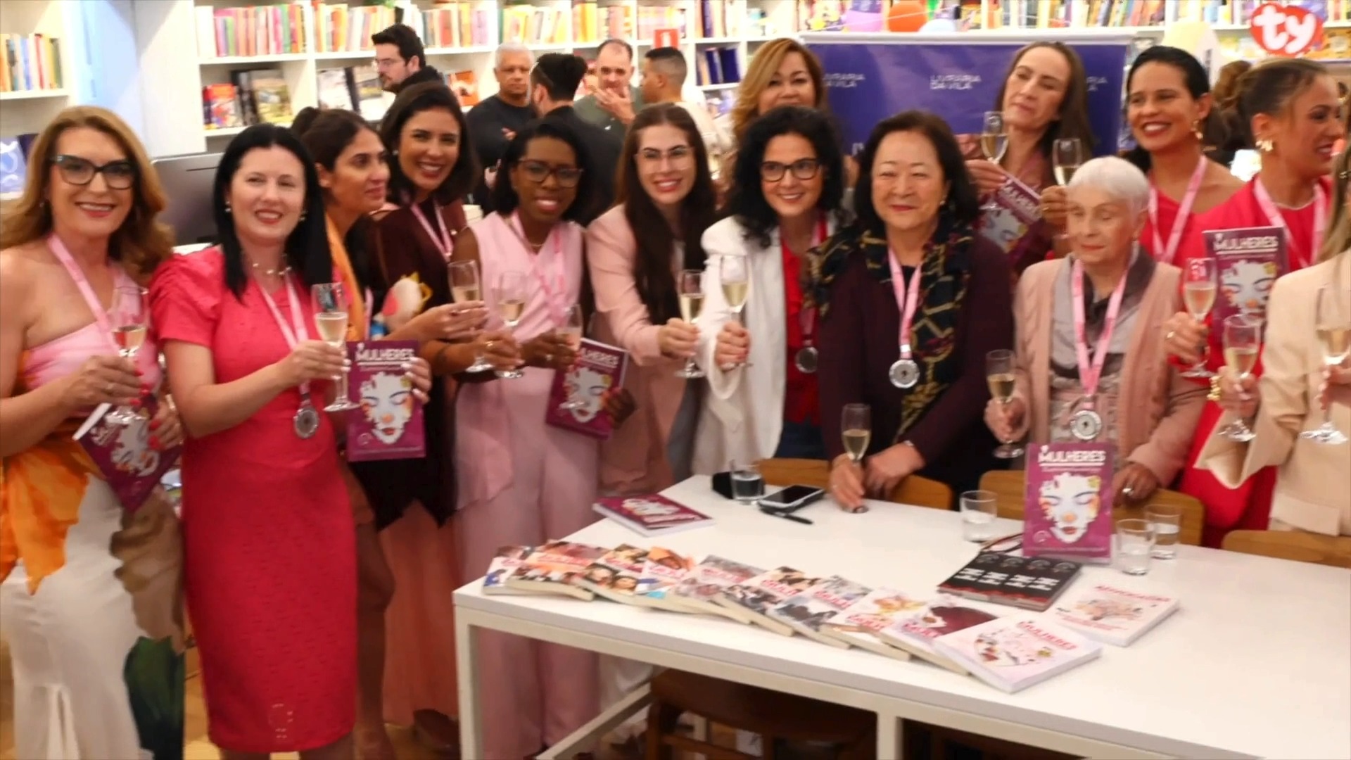 O chamado te espera Mulher!
Se você, mulher, sente no coração que a sua história pode transformar ao menos uma vida, então este é o seu chamado. Deixe o seu legado. A primeira grande conquista é olhar para dentro, se ressignificar, ter a coragem de revisitar memórias, dores e vitórias — porque isso tem um propósito enorme.
Quando você escreve, algo desperta. Sua força se renova. Suas habilidades florescem. E você recebe um presente que só quem vive essa experiência sabe explicar: o sentimento de pertencimento, de missão cumprida, de ser ponte para outras mulheres.
Só vem. O movimento te espera.
Assista ao Mulheres Extraordinárias – 11ª edição e faça parte da 12ª edição hoje mesmo.
As vagas são limitadas — e a sua história merece ser contada agora.
LINK DAS INSCRIÇÕES NA BIO
#escrevasuahistória #mulheresqueinspiram #MULHERESEXTRAORDINARIAS
#minhavoznomundo