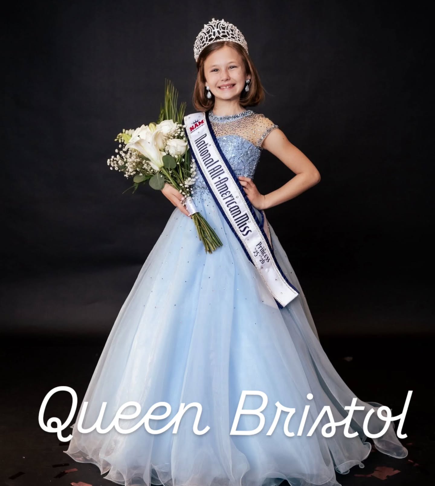 🌟 Client SPOTLIGHT 🌟
Que the trumpets! Get the spotlight ready and please rise as we present TCM Girl, Bristol Webster, the new National All-American Miss Princess 2025-2026!!!
We started working with our tiny human before NAM Texas State 2024 where Bristol won Miss South Texas Princess! She advanced to nationals where she won lots of great optional awards AND placed 3RU in the NAM Princess (red banner, Queen) division!!!
After crowning her successor in June, she set her eyes on the prize and we got to work! Working hard on choreo for talent, getting that walk to sparkle like a unicorn, and bringing that Bristol pizzazz to everything she did .... we headed to Orlando for one more try at that Princess title!
Bristol earned herself:
🌟 4RU Princess All-American Top Model
🌟 1RU Princess All-American Photogenic
🌟 Top 5 Princess Overall Actress
🌟 Top 5 Princess Overall Talent
🏆 Princess All-American WINNER in Talent
👑 Overall Princess Actress National Queen
And the BIG ONE.....
👑🏆🌟 National All-American Miss Princess 👑🏆🌟
We are still hanging out up there on cloud nine and couldn't be prouder of Bristol!!! Congrats to her proud family, especially mom, Ashley, and sister, Brighton!!! Ashley, thank you for entrusting me with your girls 💜 and thank you for having us be part of your prep team. It takes a village!
Congratulations, Bristol! I knew that unicorn magic would work!!! Have a wonderful year, tiny human!!!
#thecrowningmoment #coaching #winningteam @ashleybrookewebster_ @bristoljoybelle @thenamaaprincess