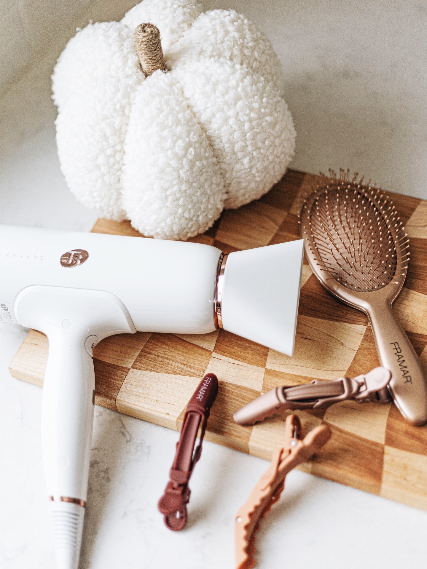 Here’s what I tell my clients to do to make their style last 👇
You know the feeling…
Leave the salon and your hair looks so good…then two days later it’s like, “What happened?” 😩
You’re not alone, it’s totally normal!
But a few small tweaks can help your style last way longer:
➡️ Don’t overdo it with hairspray or styling products. Too much heavy product can actually weigh your hair down
➡️ Swap your cotton pillowcase for silk to reduce frizz and keep your style smooth overnight
➡️ Use dry shampoo early, even on clean hair, to help prevent oil from showing up too soon
A few small changes make such a big difference in how long your hair looks and feels salon-fresh.
How long does your hair usually last after the salon? 👇
#ChattanoogaHair
#DaytonTNHair
#ChattanoogaStylist
#DaytonTNSalon
#ChattanoogaColorist
#TennesseeHairStylist
#ChattanoogaBeauty
#ChattHair
Chattanooga hair stylist | Dayton TN hair salon
Luxury hair salon Tennessee | Dimensional hair color specialist. | Scalp facial Chattanooga | Wellness-focused hair services | Modern color specialist |Silk press Chattanooga | Healthy hair care Tennessee | Hair transformations Chattanooga | Self-care salon experience