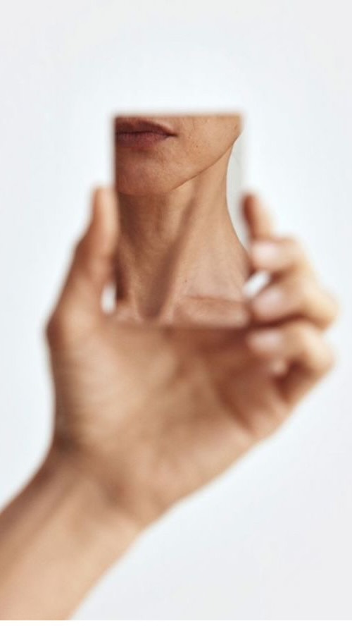 Curious about Sofwave skin tightening? Here’s what people always ask 👇✨
• What does Sofwave treat?
Skin laxity, fine lines, wrinkles, and that “loose” feeling around the brows, jawline, and neck. It lifts + tightens without downtime.
• What problems does it help with?
Loss of collagen, early sagging, forehead/eyebrow droop, softening jawline, crepey skin, and overall firmness.
• What age range is it for?
Perfect for preventative care in your late 20s–30s and corrective tightening in your 40s–60s. If you want firmer, smoother skin ➡️ you’re a match.
• How do you book?
Online at www.hellolaserspa.com or call 480-905-3080.
Available at our Scottsdale office!
✨ Lift. Tighten. Collagen boost all in one treatment.