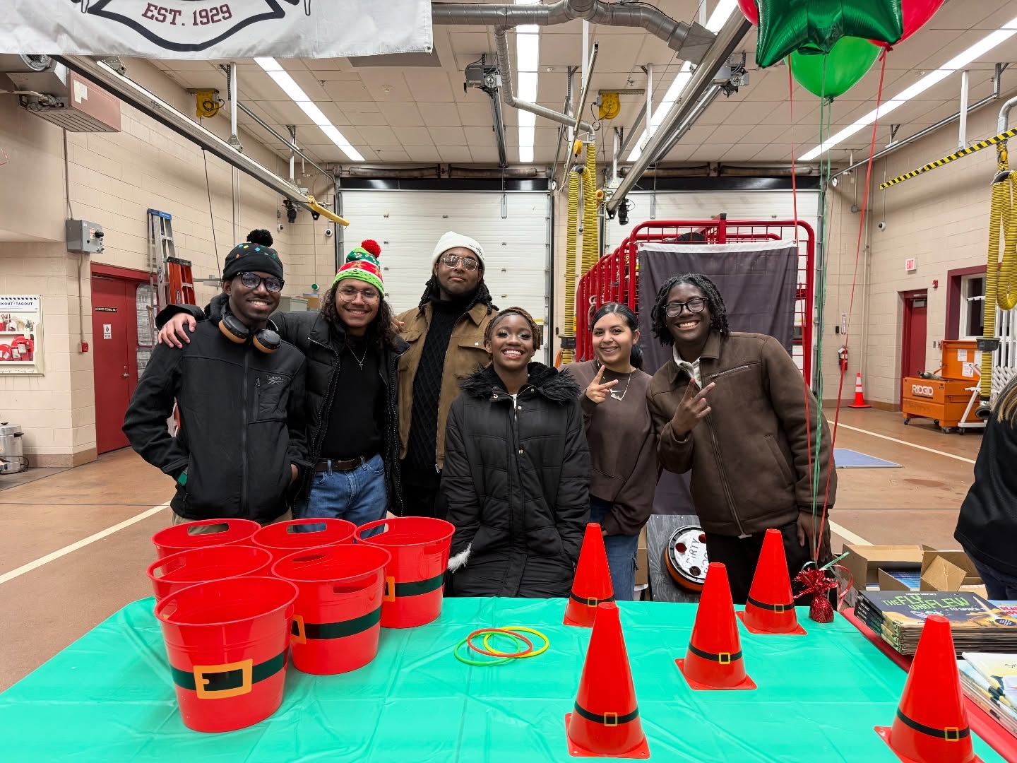 Last week, CI Connects enjoyed spreading joy at the CI Fire Department's community tree lighting, kicking off the holiday season with cheer!
💜💛