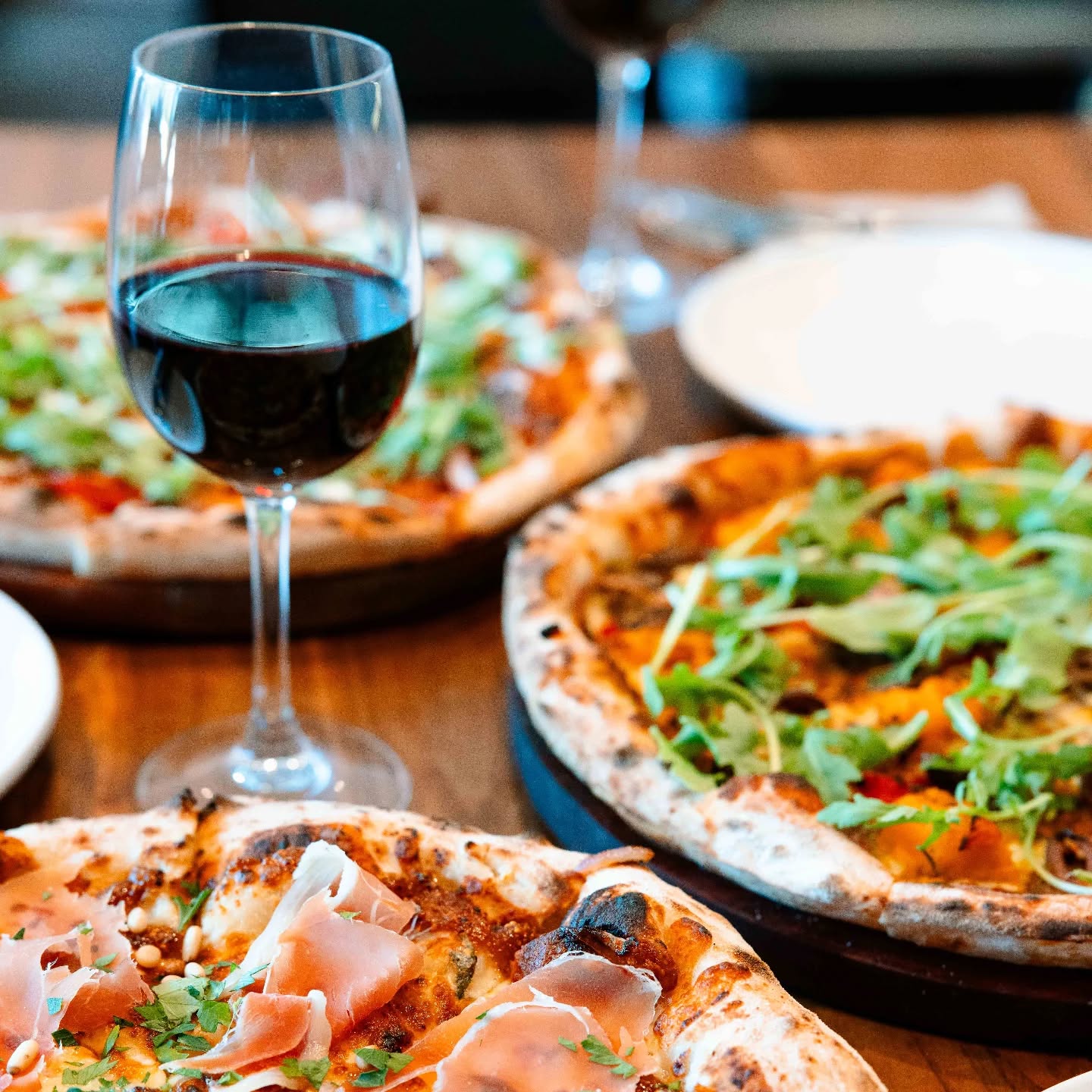 Pizza & wine (& maybe some ice-cream) are a great way to start the weekend. Byo beer or wine and we'll provide the rest 👌🏼
#slowdoughpizzas #sourdoughpizza #perthpizza #perthfood #familyrun