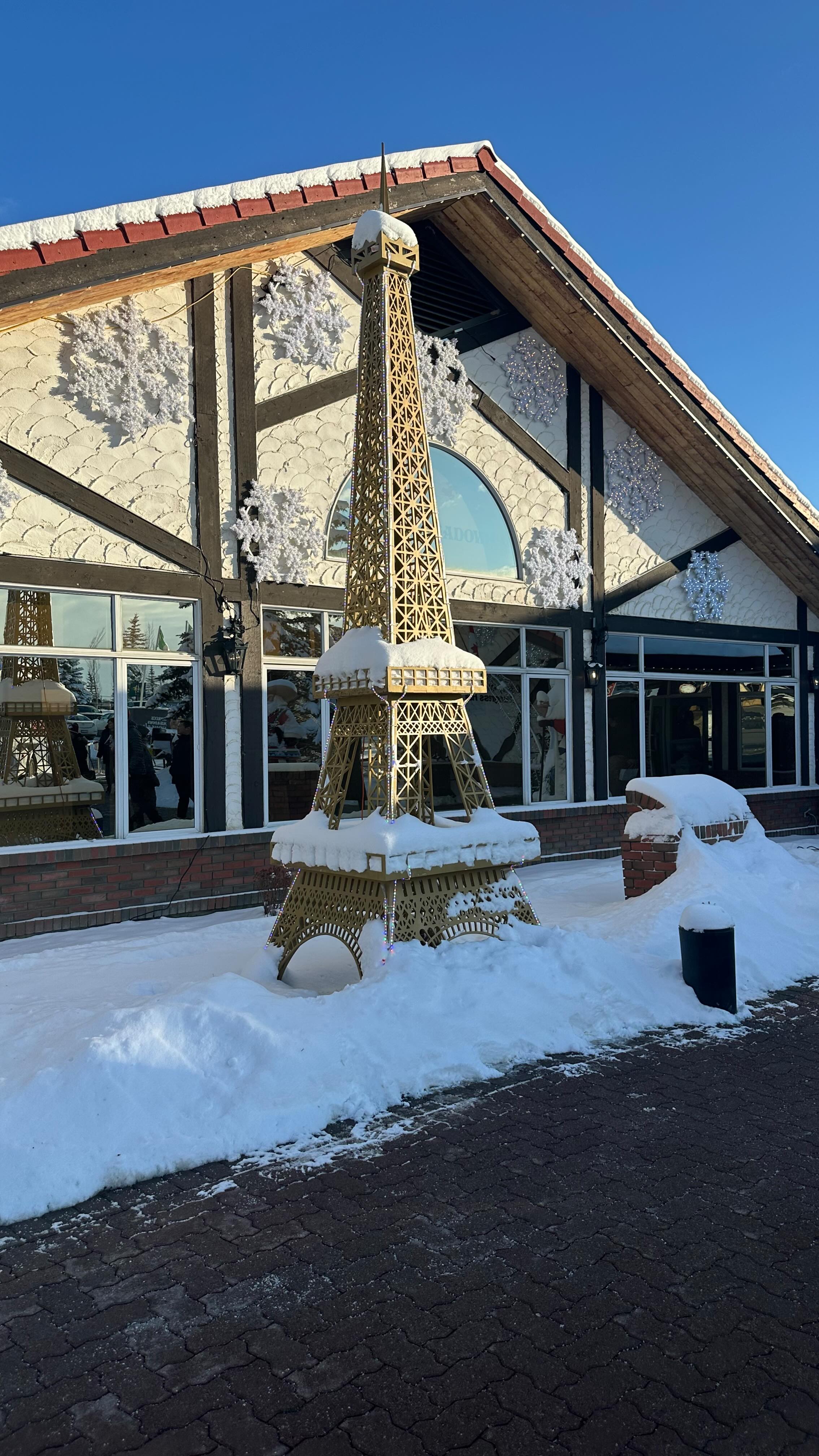 @openheartwellness and I went to check out the Spruce Meadows market tonight!! We found some of our friends too!!
If you’re looking for the ultimate gift, go check @starrdistillingco and pickup my fave gin or vodka and that always pairs nicely with a sweet yummy treat from @serendipitypopsyyc 💕👌🏼
Supporting our local community is dear to my heart and encourage you to do the same this holiday season!! 🎄
#shopsmall #supportlocal #alberta #yyc #food #drinks #christmas #market #friends