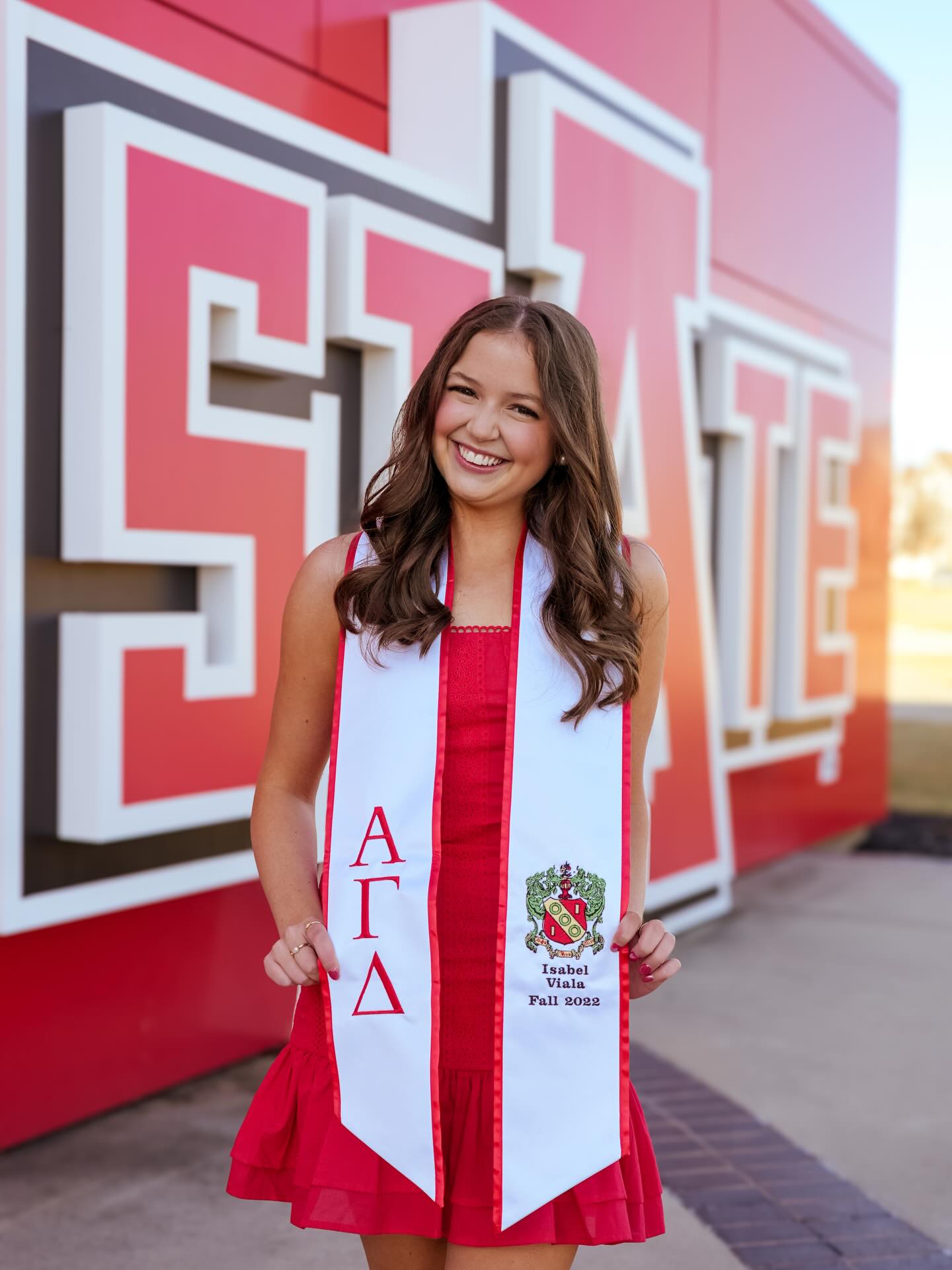 Hard to say what’s more exciting for December grads… Graduation or Christmas?! In this case definitely graduation! 🎓❣️
#gradpics #graduation #classof2025 #seniorphotographer